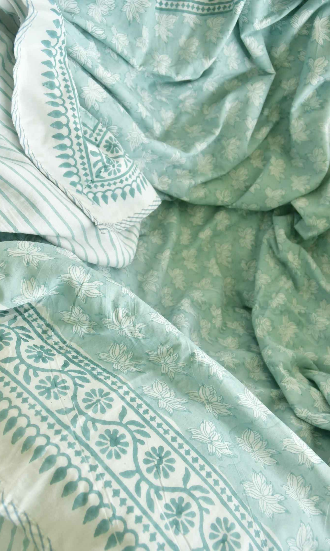 Sea Green Water Lily Dohar : Premium Comfort