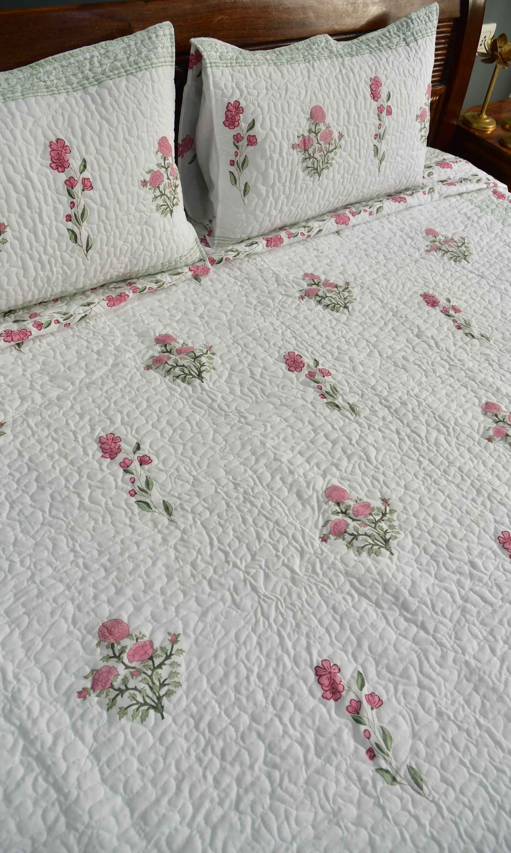 Pink Gulshan Quilted Bedcover : Stylish and Simple