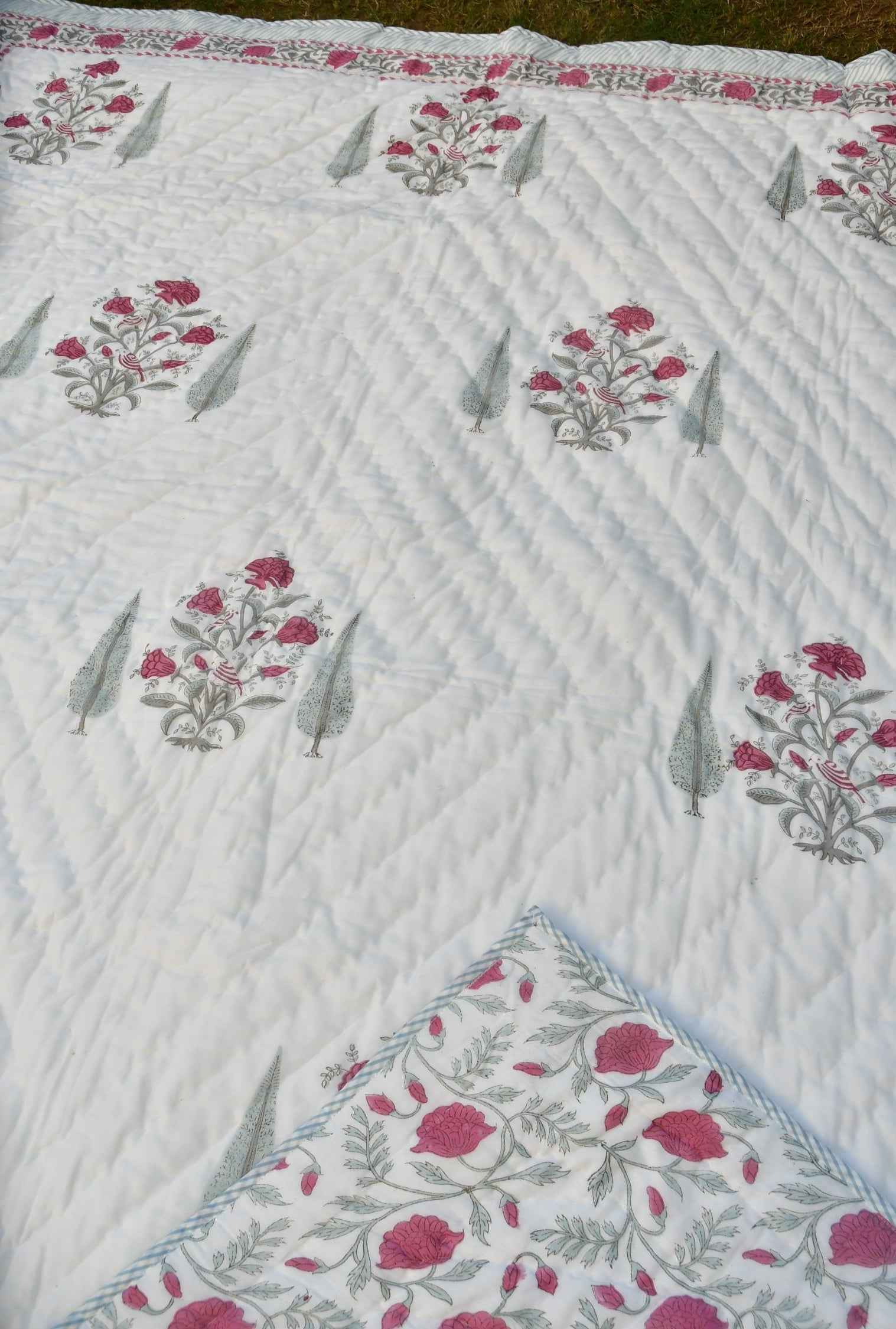Lovely Pink Buta With Cypress Leaf Single Quilt