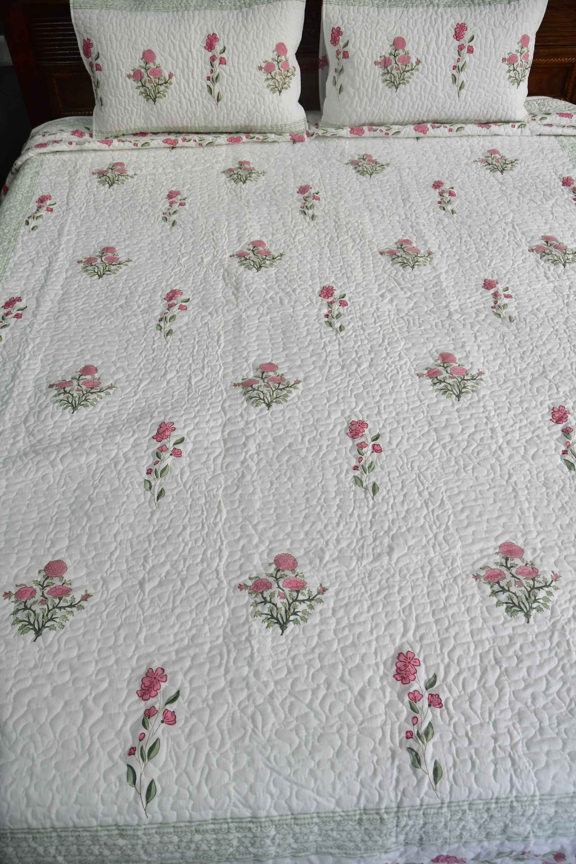 Pink Gulshan Quilted Bedcover : Stylish and Simple