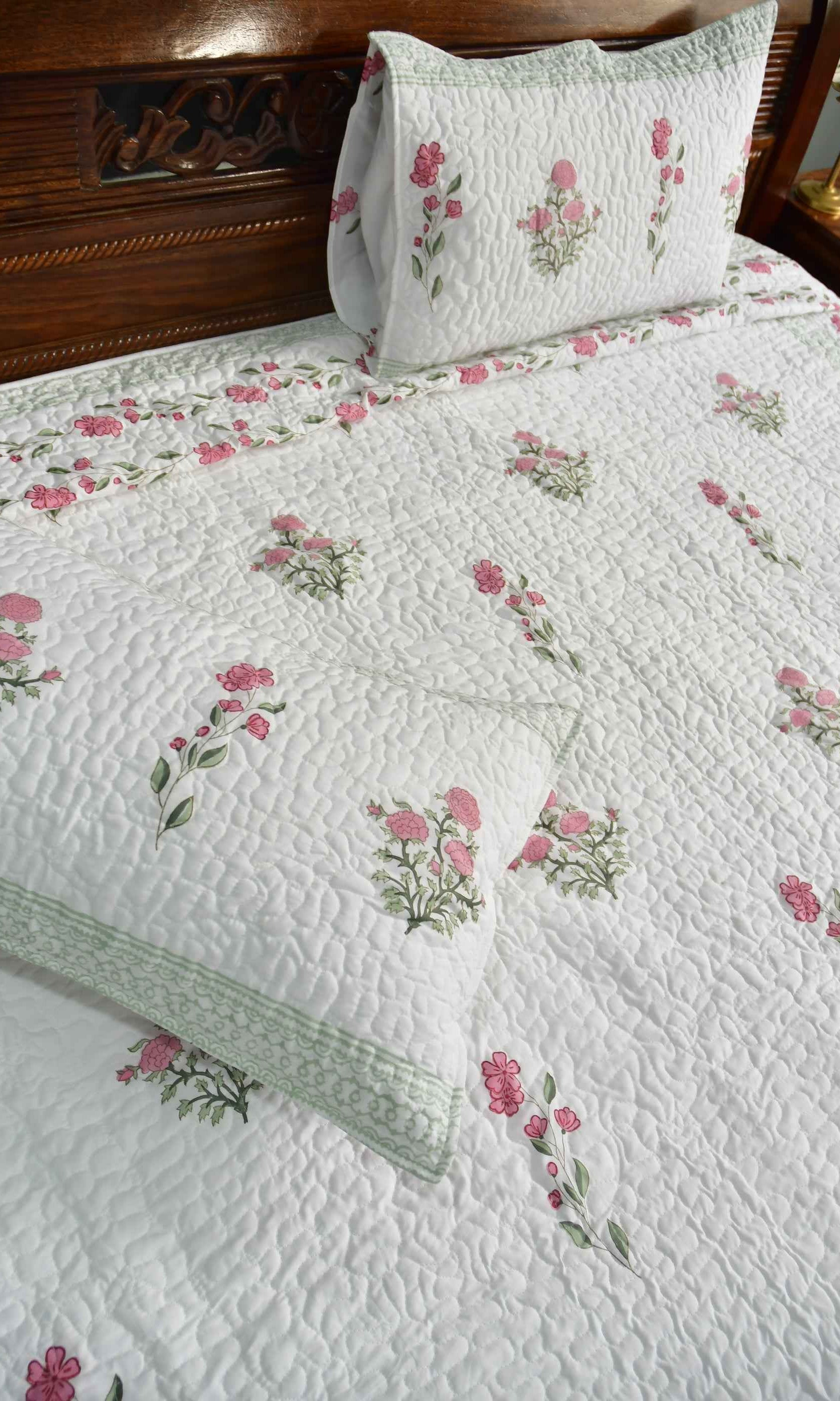 Pink Gulshan Quilted Bedcover : Stylish and Simple