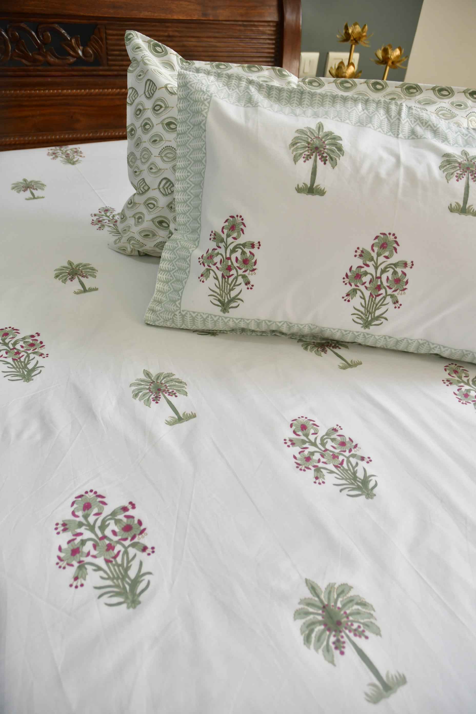 Palm Bliss Bedsheet, Soft Cotton, Tropical Vibes