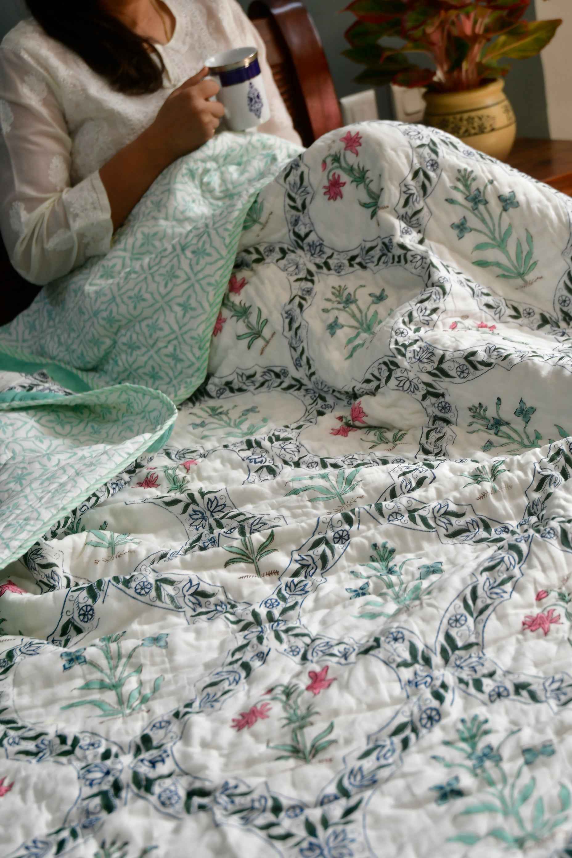 Sea Green Floral Jaal Quilt : Timeless Elegance
