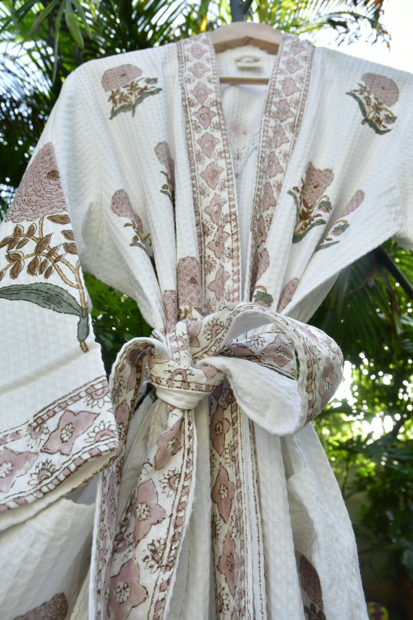 Gulabi phool waffle bathrobe