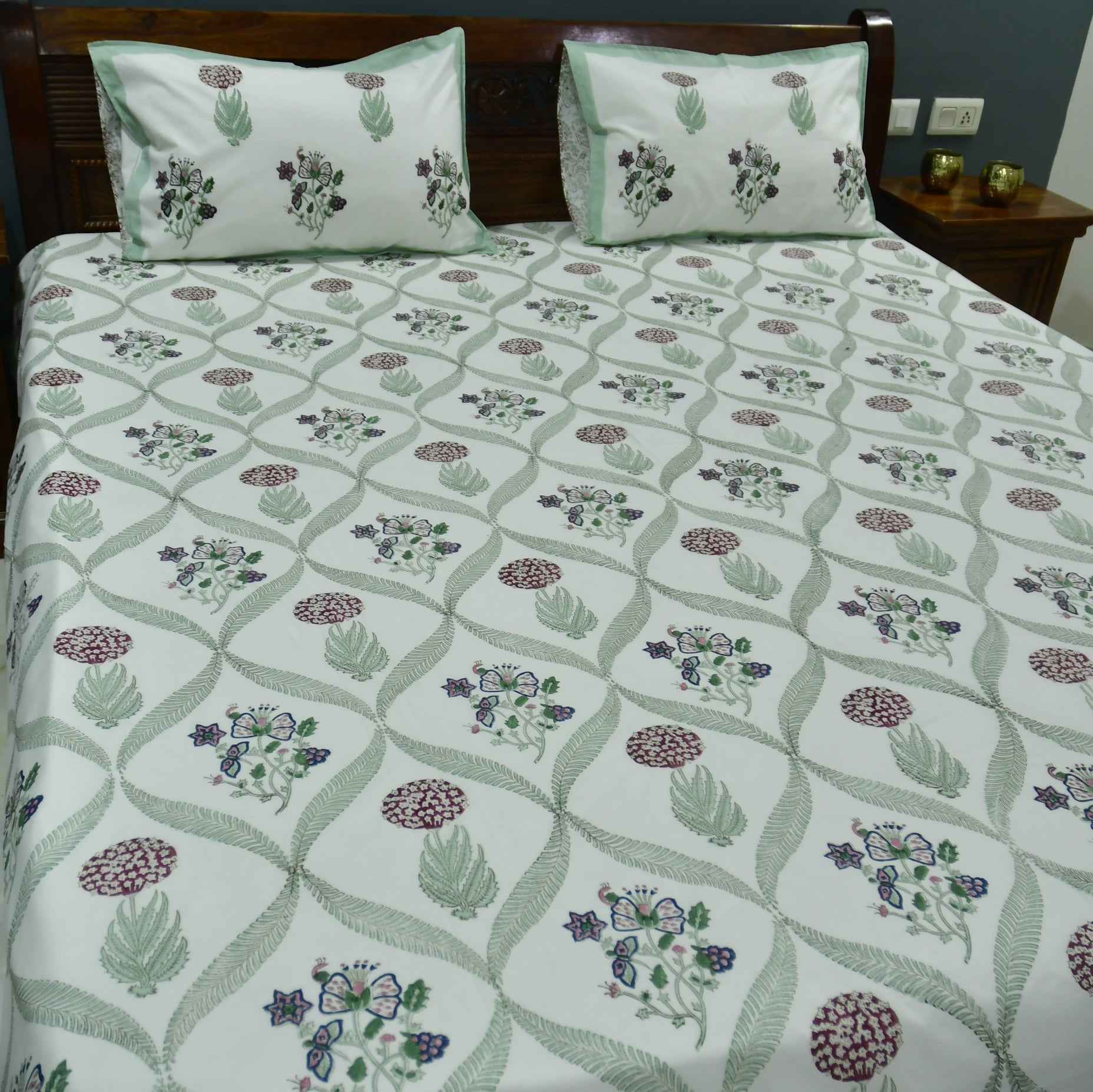 Butterfly and Floral Bedsheet - Luxurious Comfort