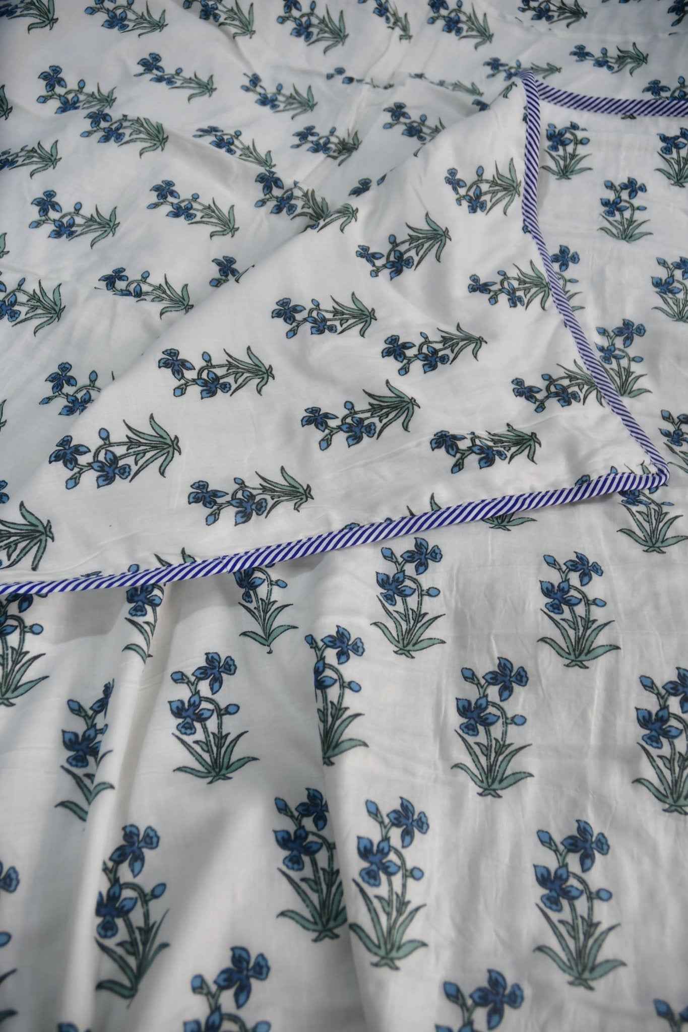 Blue Buti Mul Mul Reversible Cotton Dohar