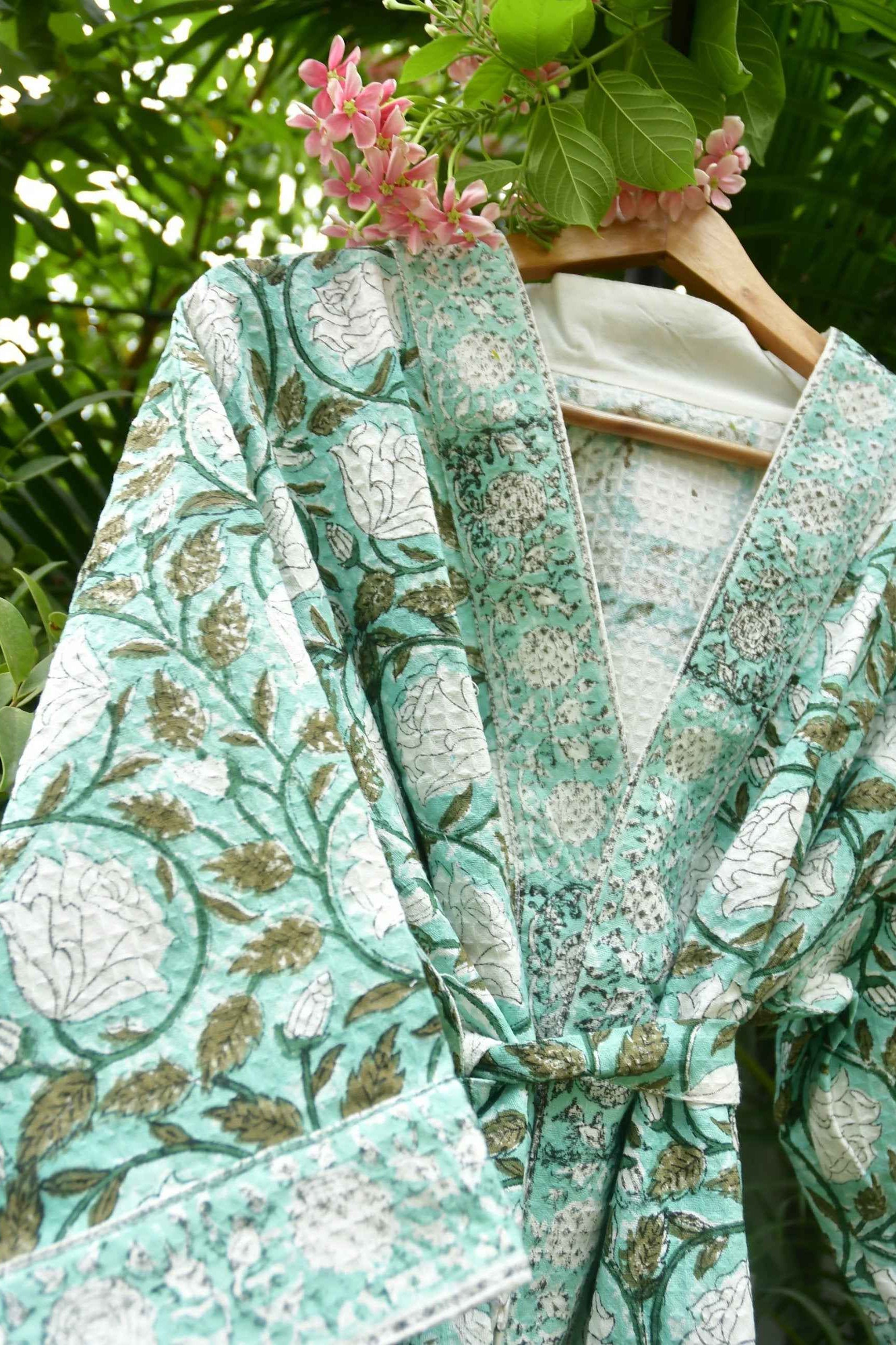 White Roses Waffle Robe: Classic Elegance for the Bath (India)