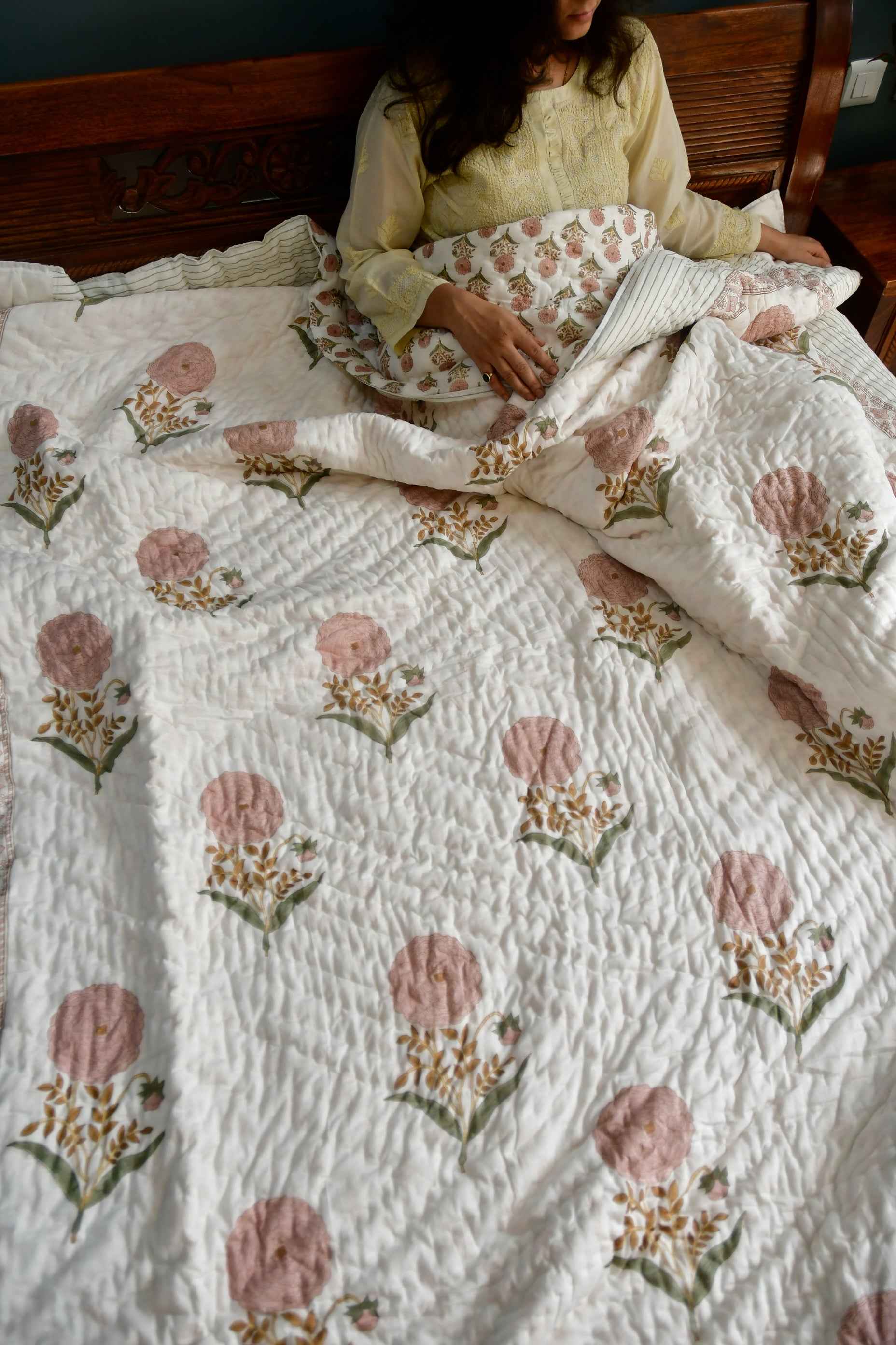 Pink Phool Quilt: Experience Floral Beauty & Cozy Comfort