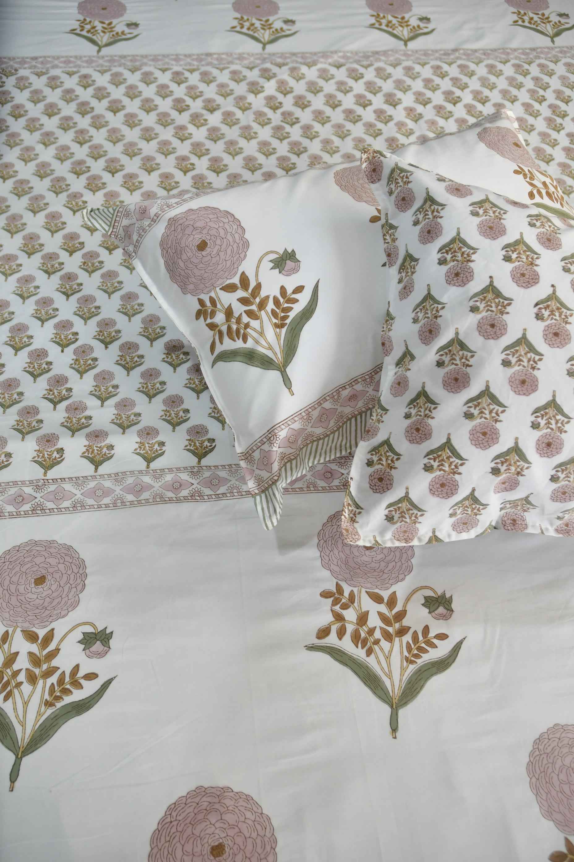 Pink Phool Bed Sheet: Floral Charm & Comfort