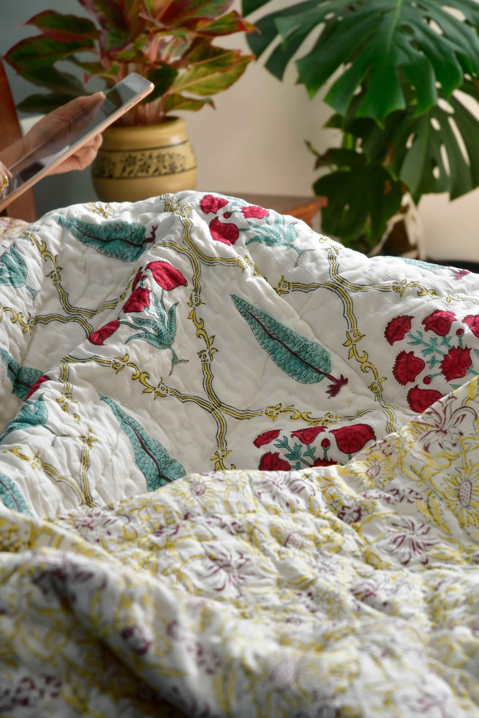 Khushnuma Quilt/Rajai: Jaipur Luxury, Cozy Warmth