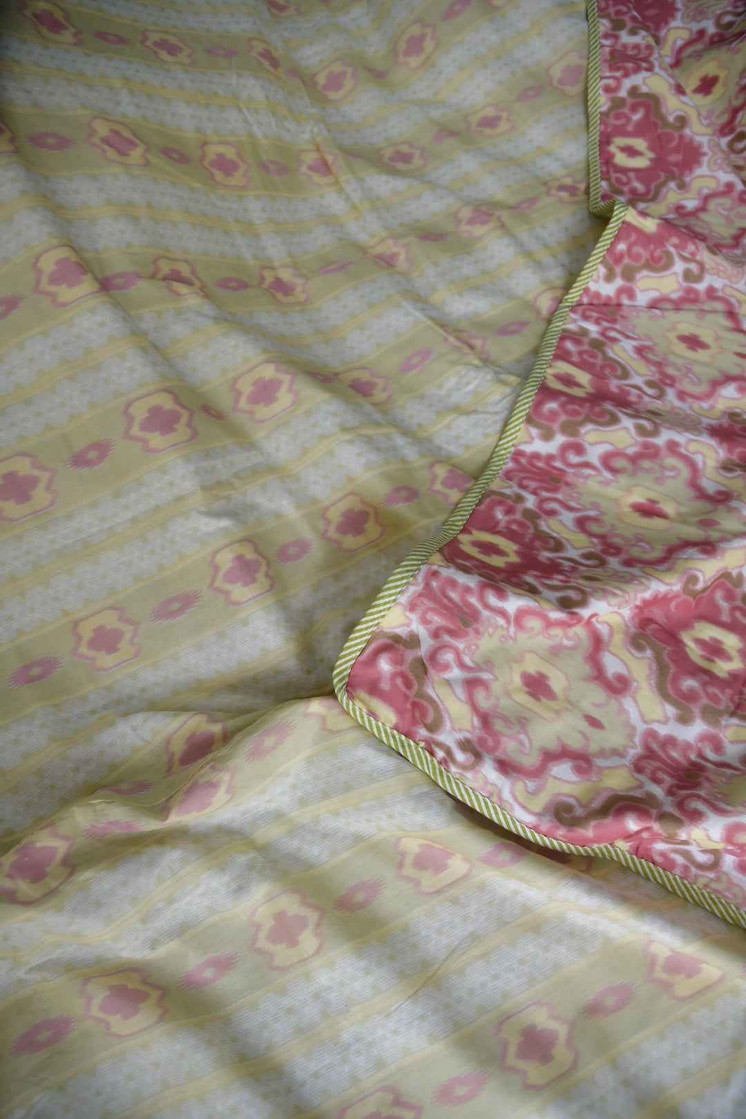 Pink Ikkat Mul Mul Reversible Dohar : Simple & Elegant