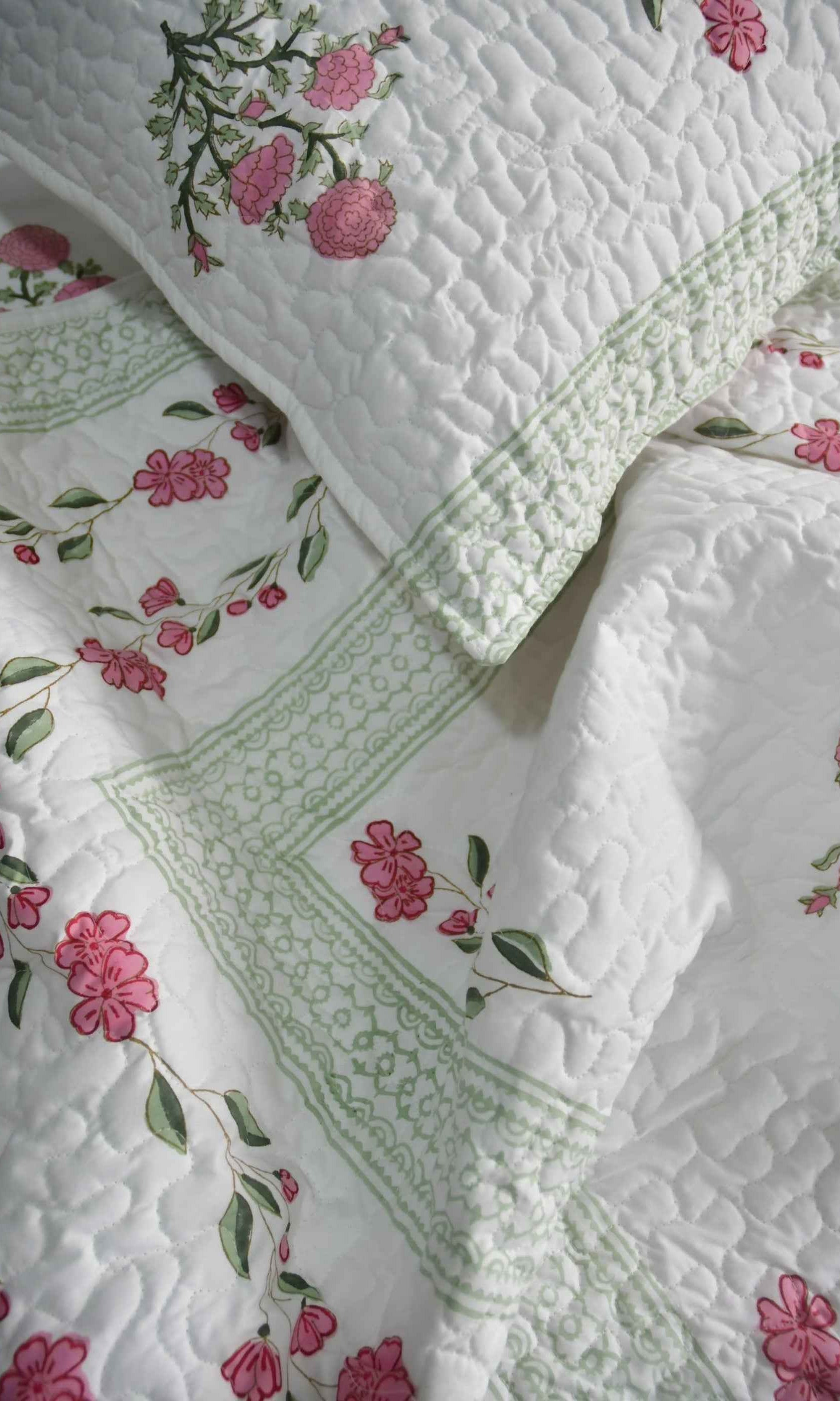 Pink Gulshan Quilted Bedcover : Stylish and Simple