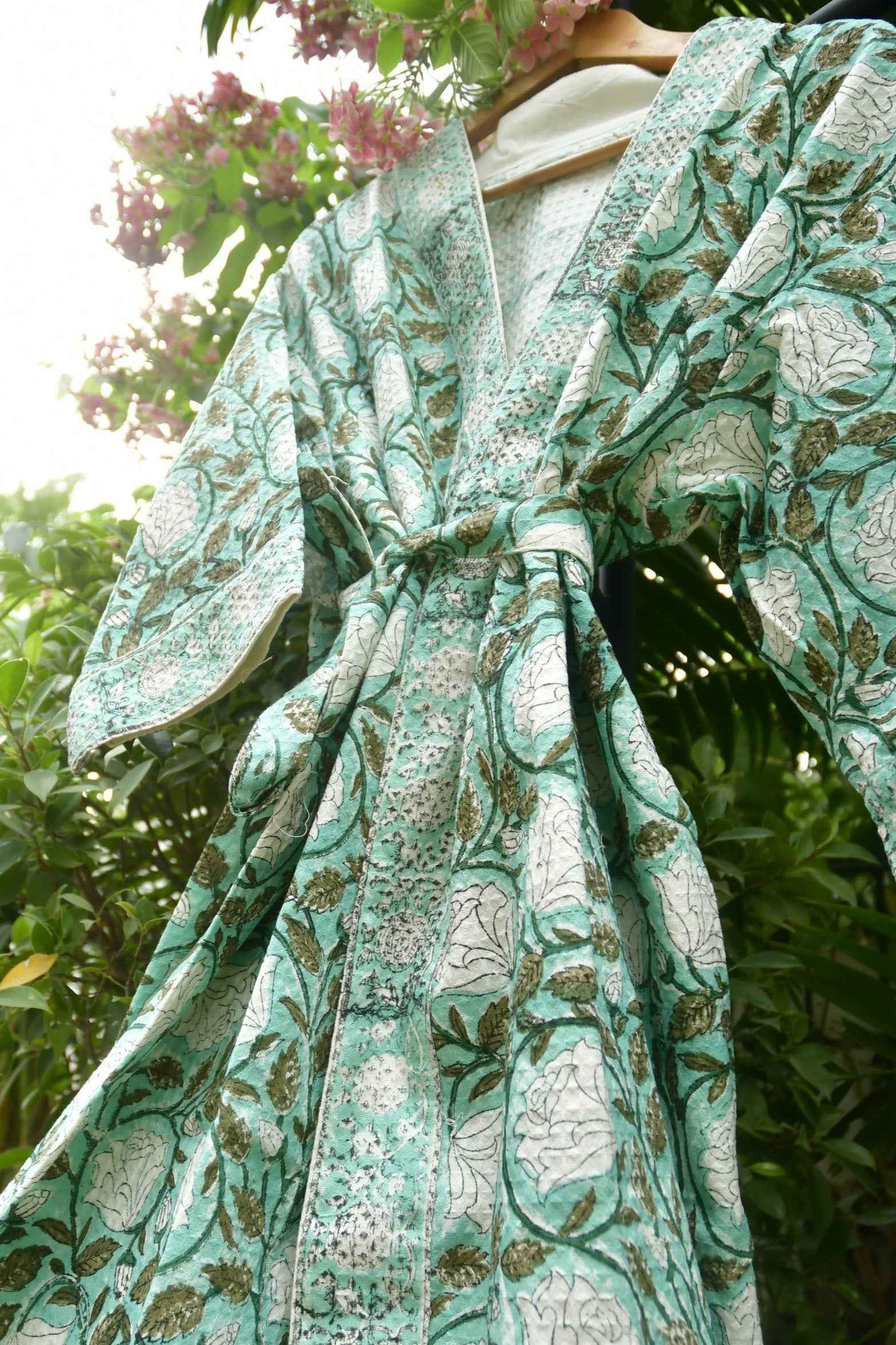 White Roses Waffle Robe: Classic Elegance for the Bath (India)