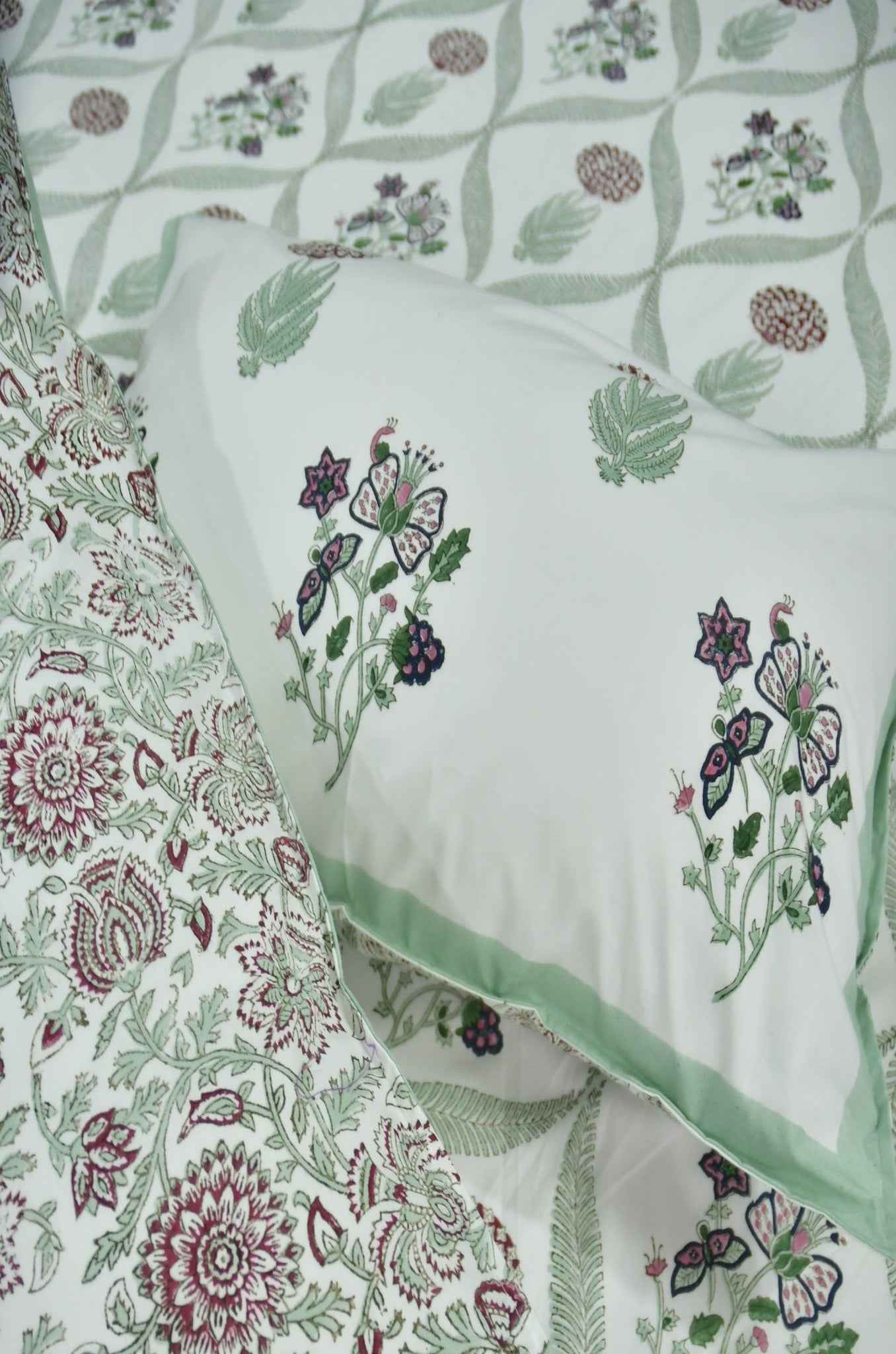 Butterfly and Floral Bedsheet - Luxurious Comfort