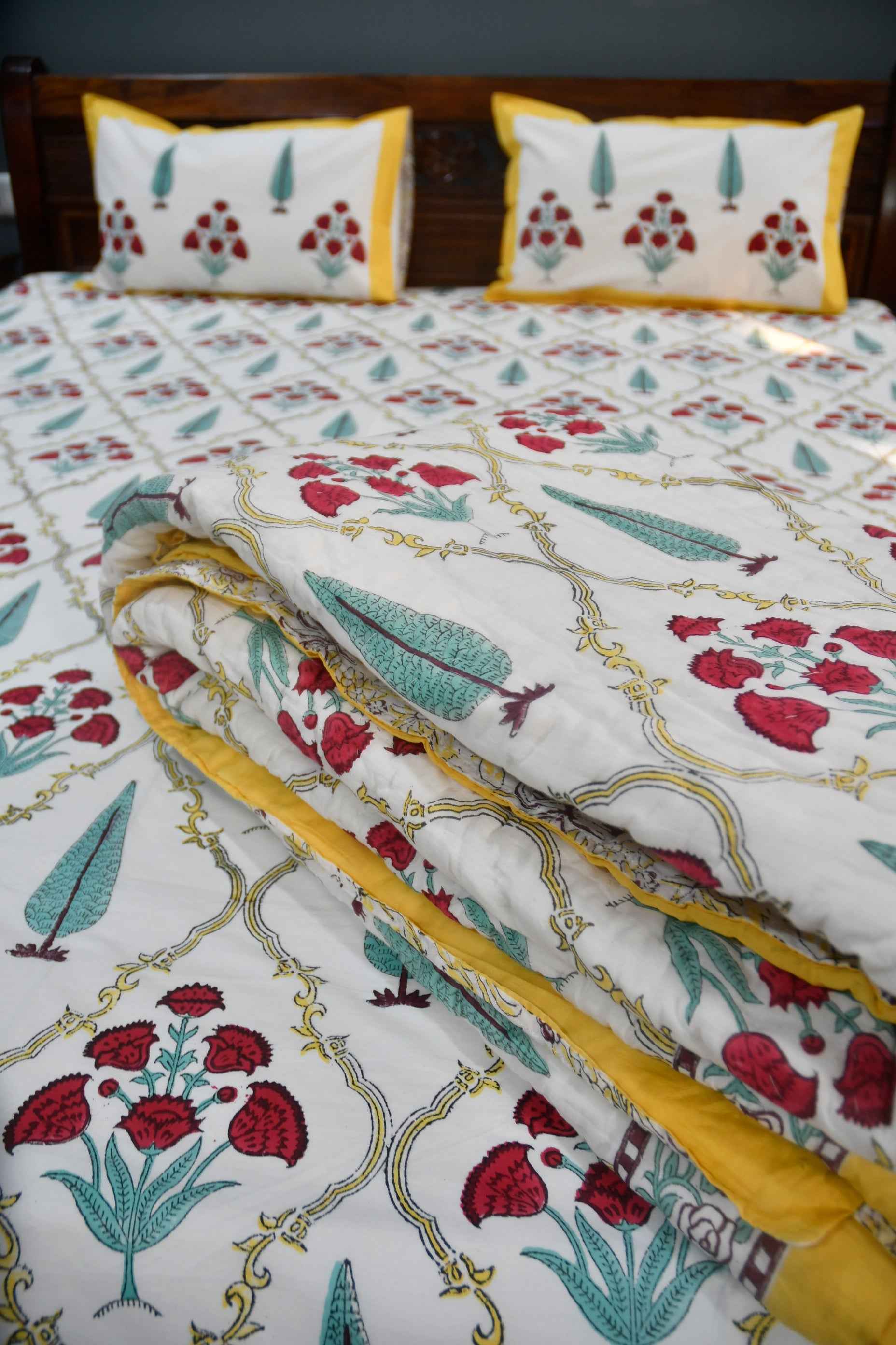 Khushnuma Quilt/Rajai: Jaipur Luxury, Cozy Warmth