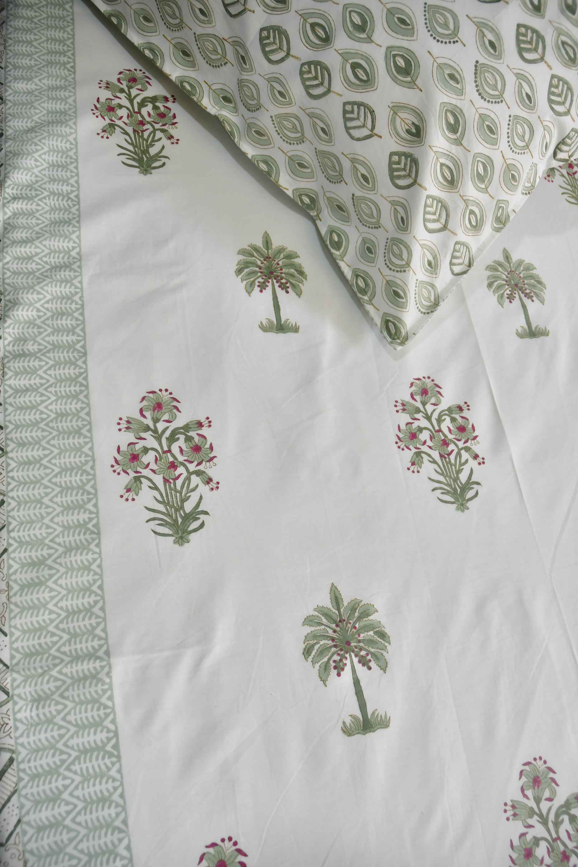 Palm Bliss Bedsheet, Soft Cotton, Tropical Vibes