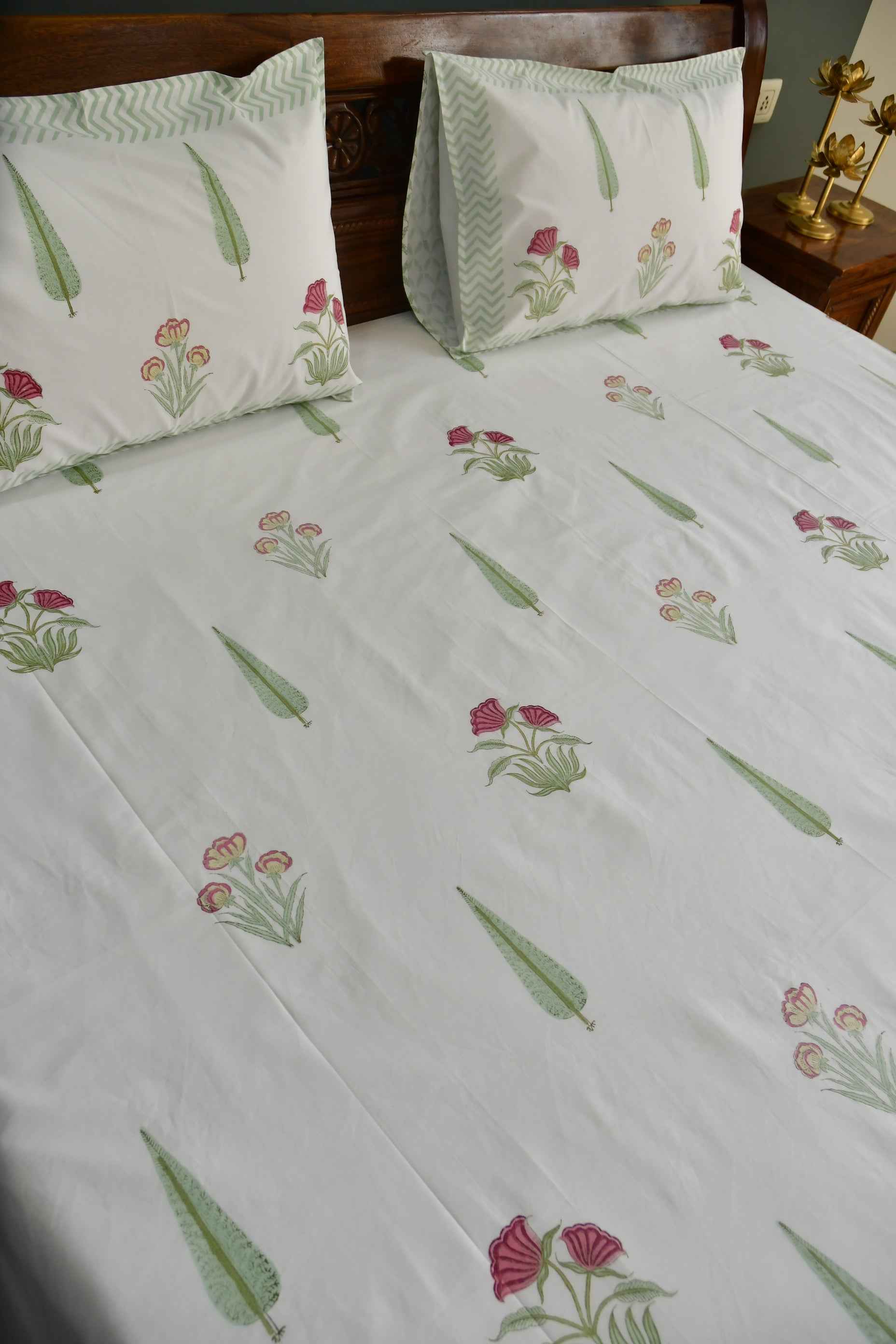 Summer Bliss Bedsheet : Refreshing Comfort