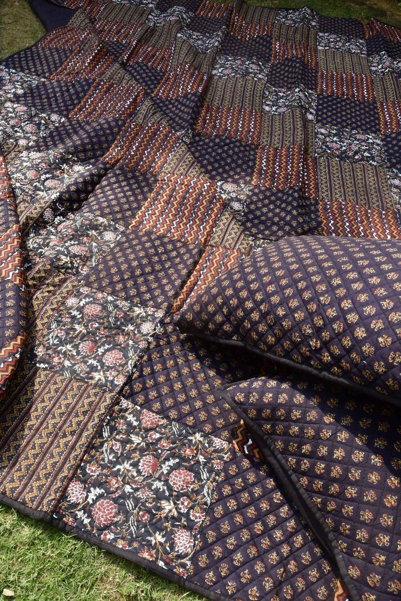 Black Dabu Print Quilted bedcover : Vibrant & Classy