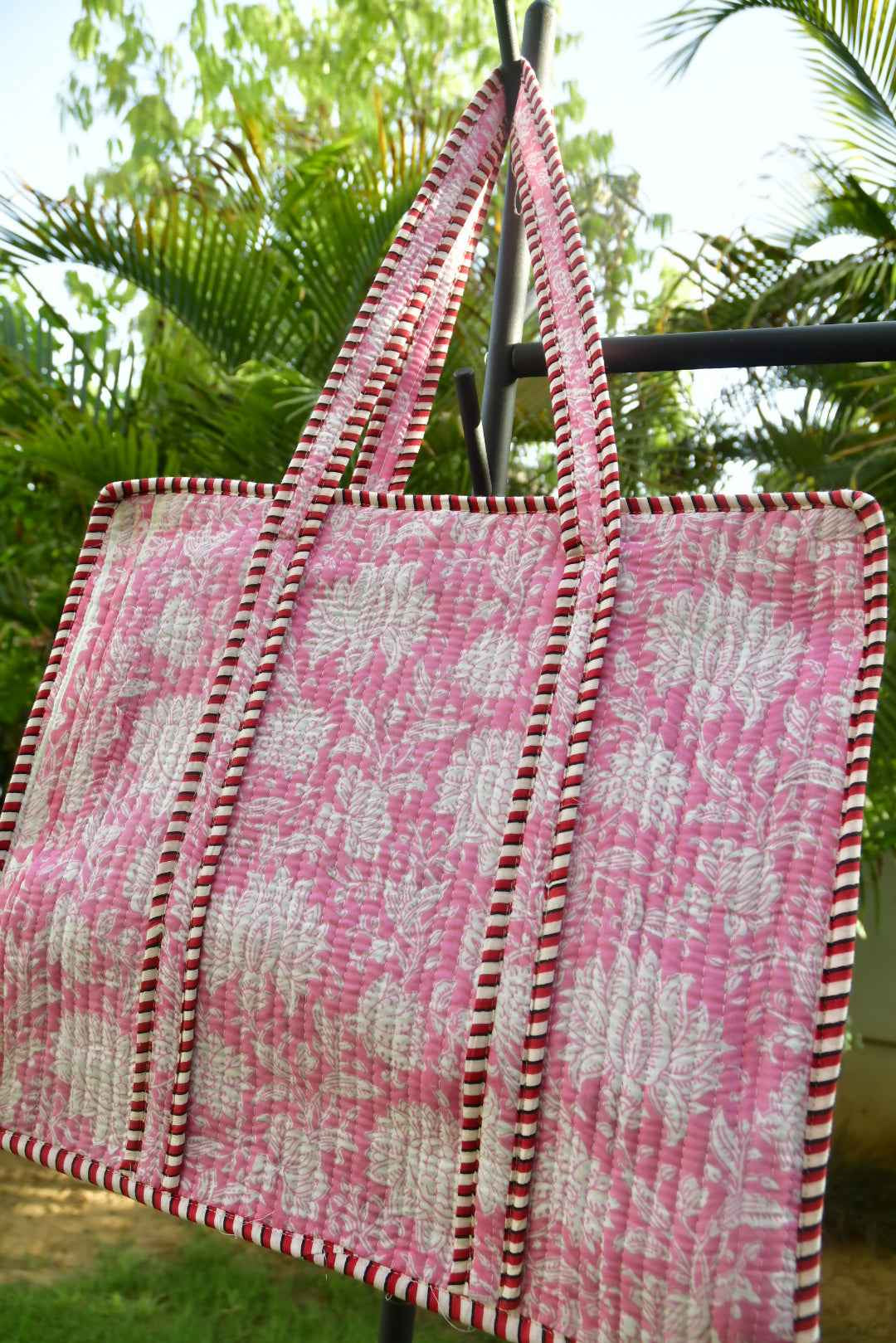Sweet Pink Zipper Tote Bag: Hand-Blocked Beauty