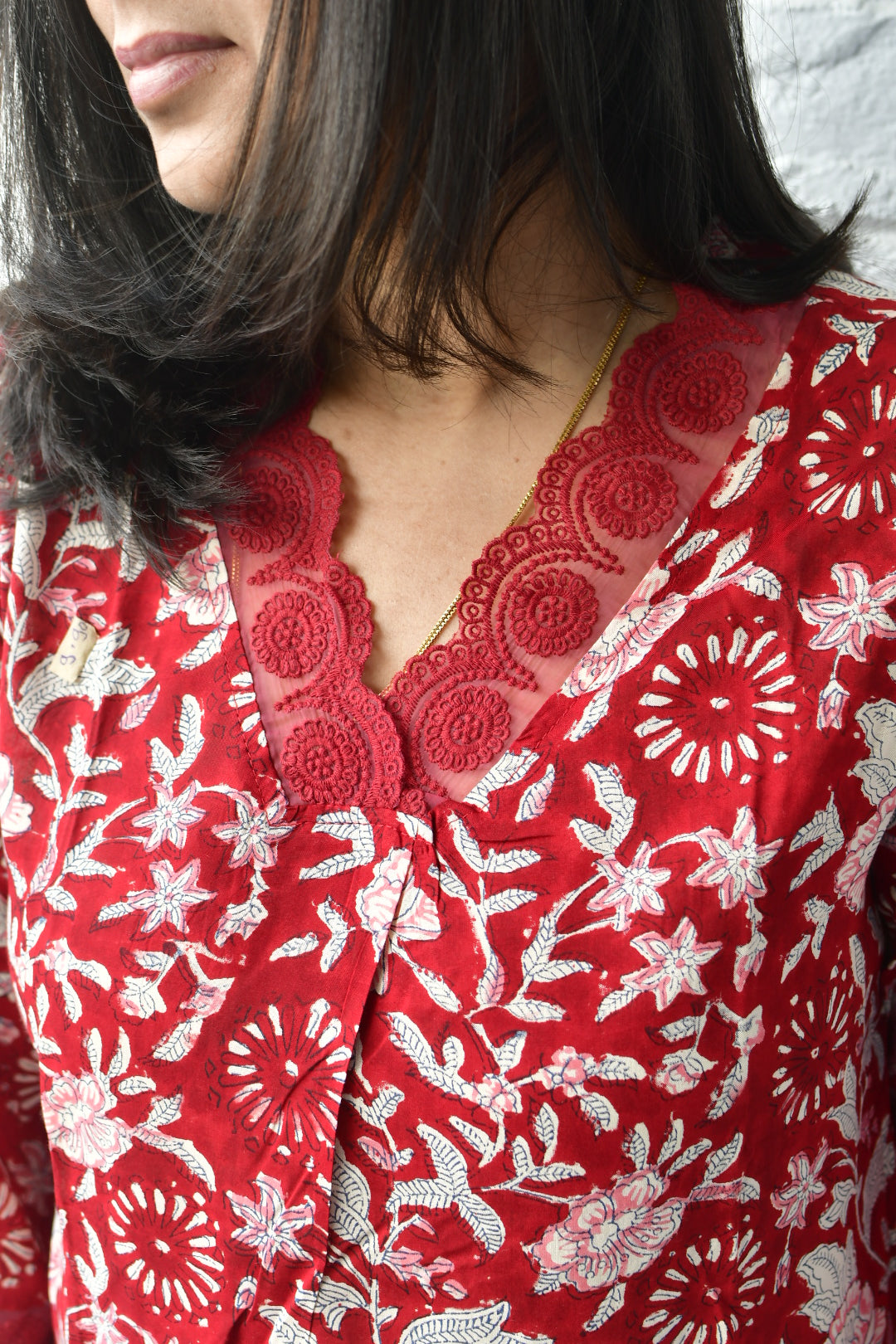 Red bagiya with lace