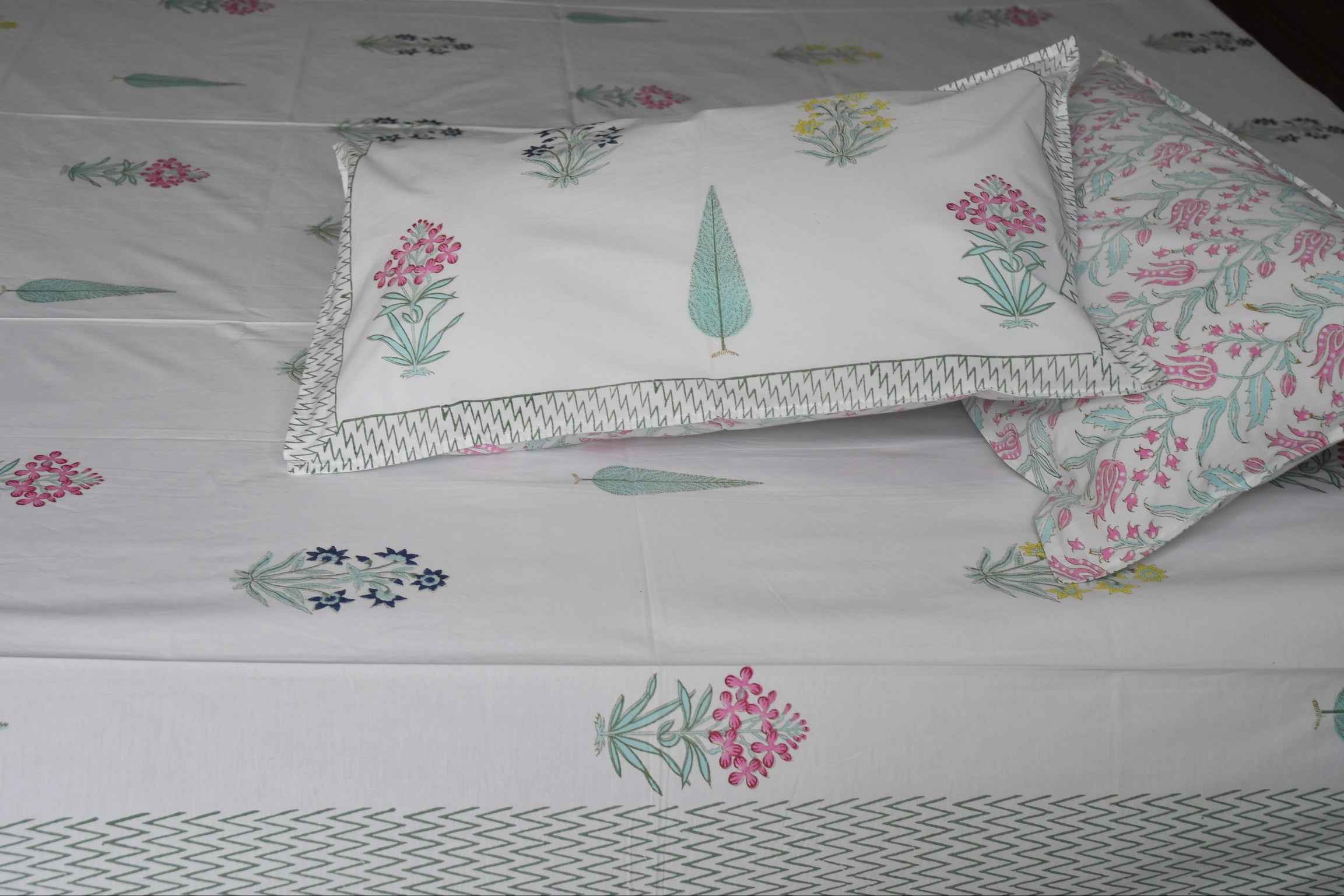 Classic Paanch Buta Handblock Cotton Bedsheet