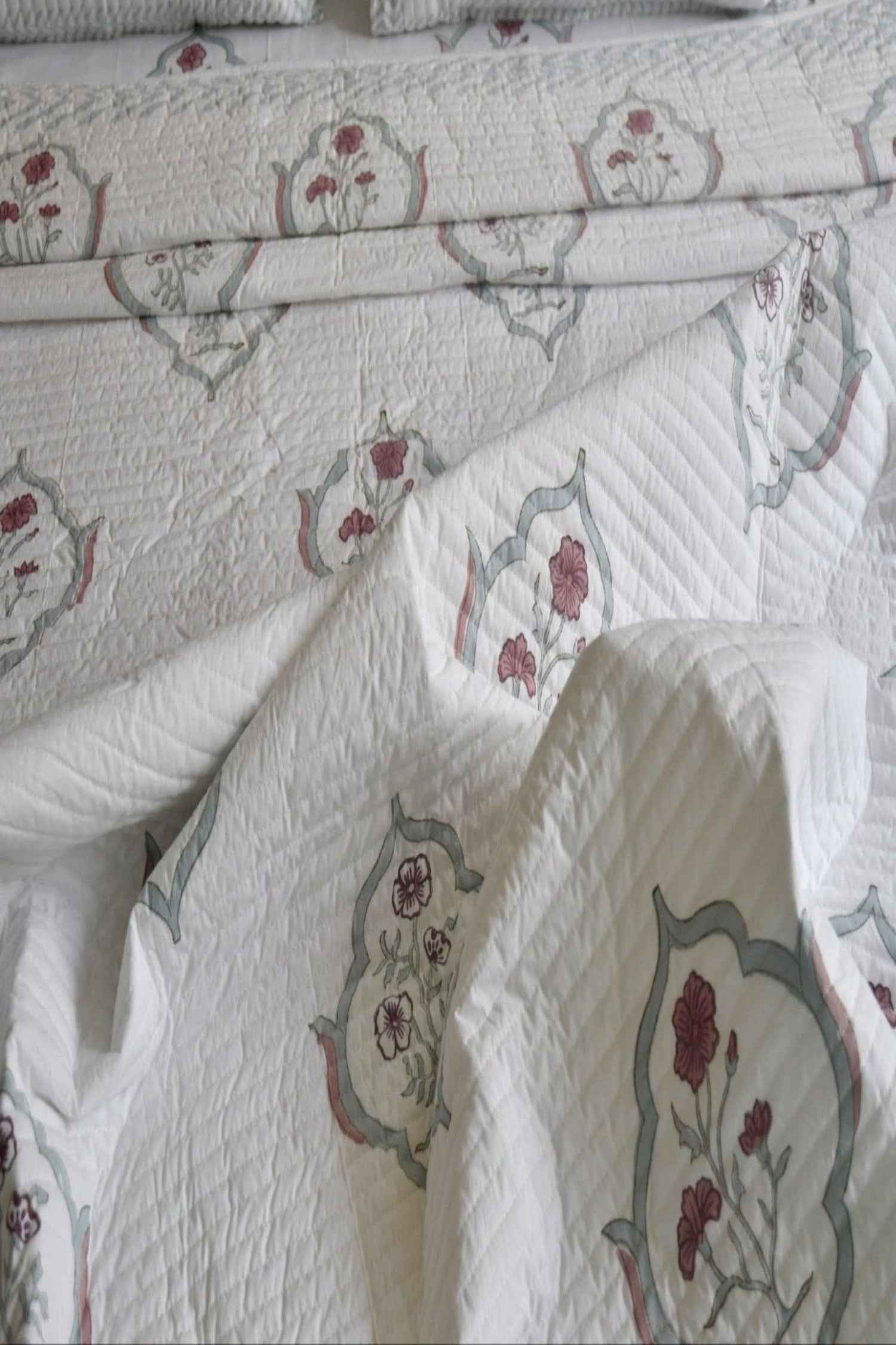 Moroccan Dreams: Cozy Quilted Bedcover