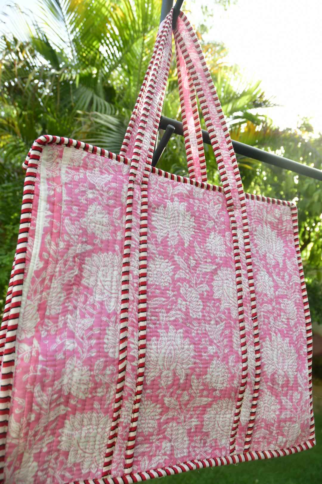Sweet Pink Zipper Tote Bag: Hand-Blocked Beauty