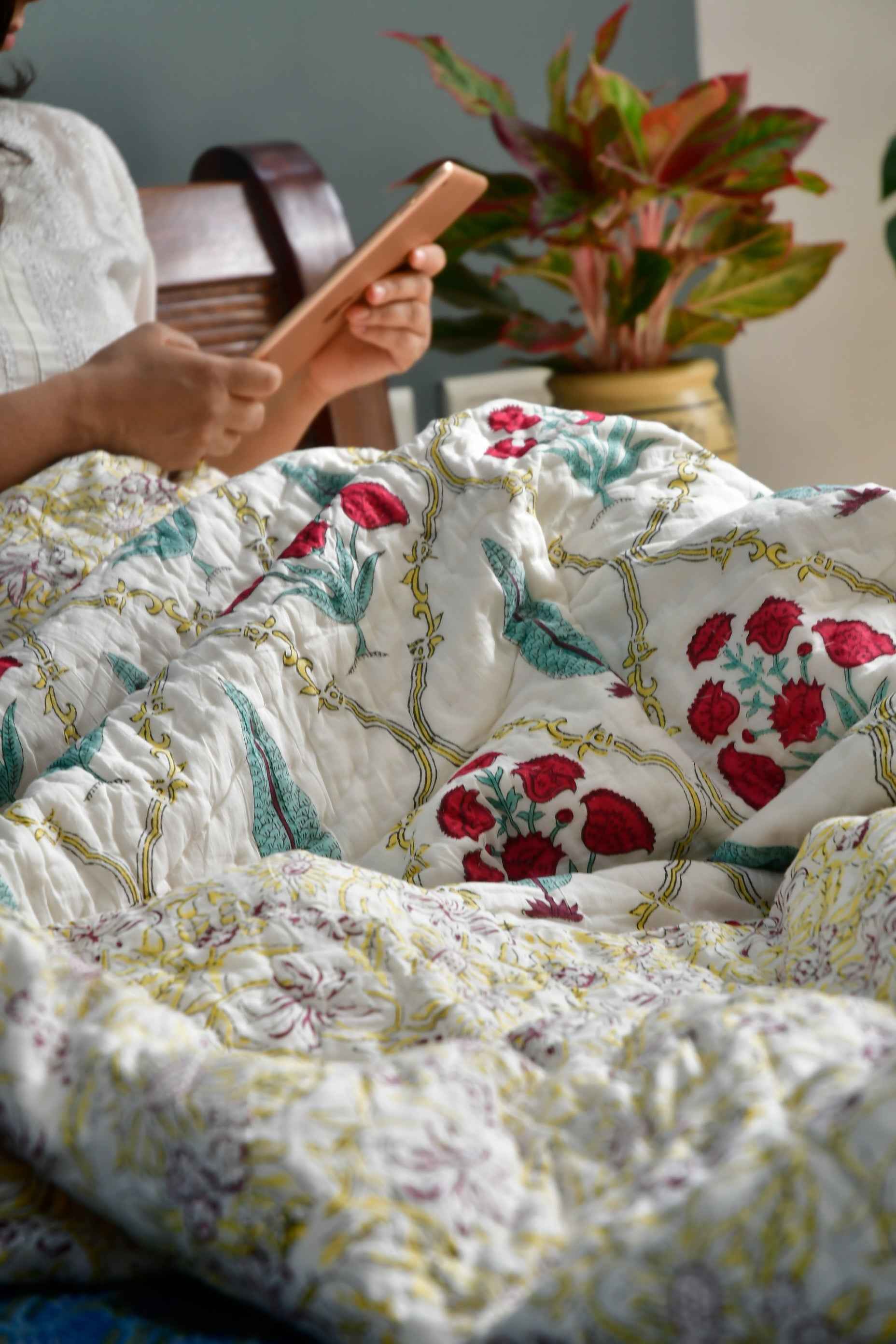 Khushnuma Quilt/Rajai: Jaipur Luxury, Cozy Warmth