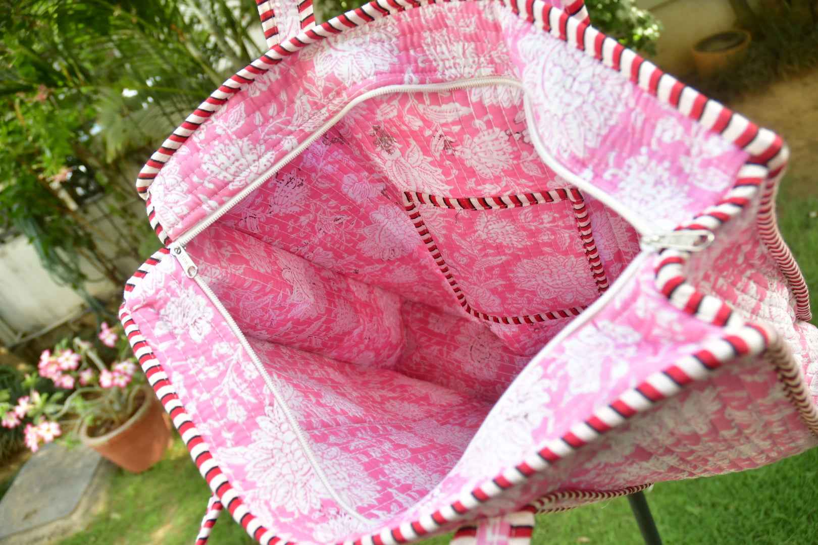 Sweet Pink Zipper Tote Bag: Hand-Blocked Beauty