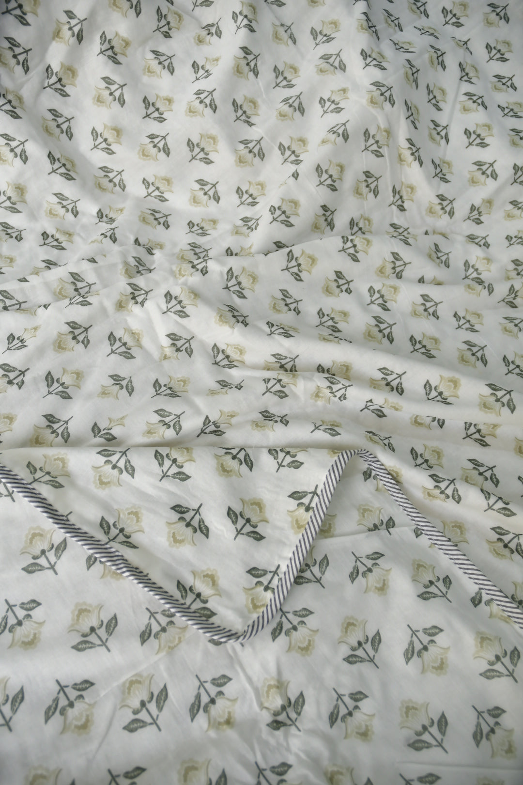Pastel buta on white single dohar 