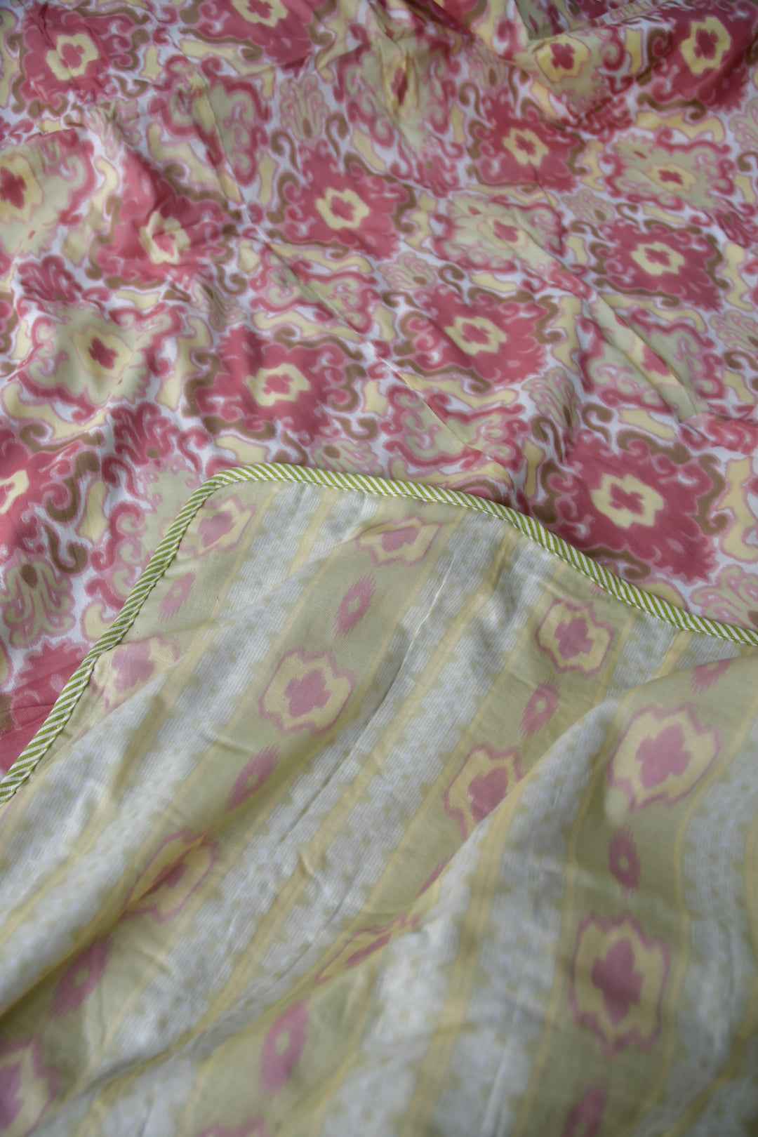 Pink Ikkat Mul Mul Reversible Dohar : Simple & Elegant