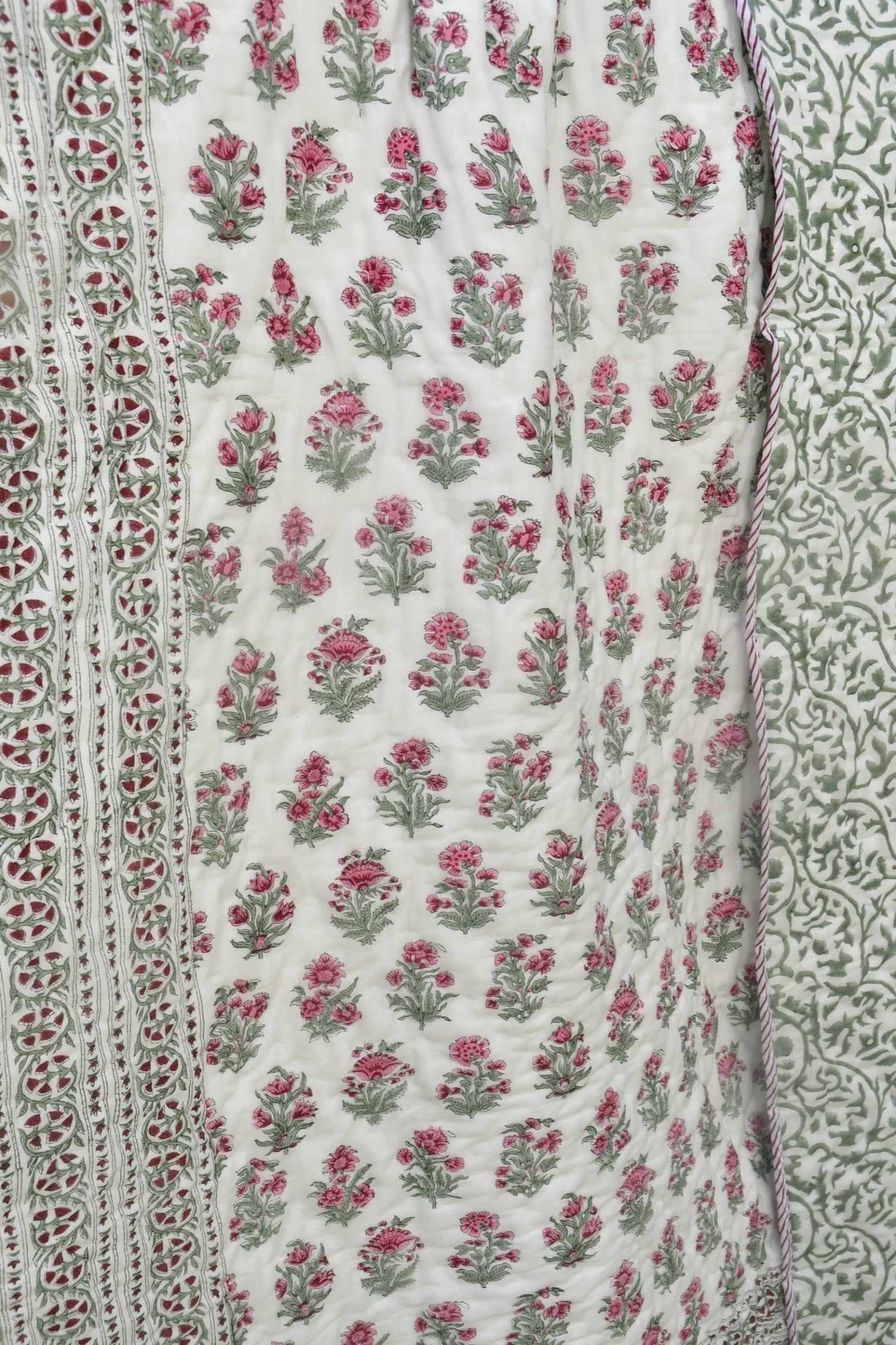 Jaipuri Buta Reversible Handblock Cotton Quilt
