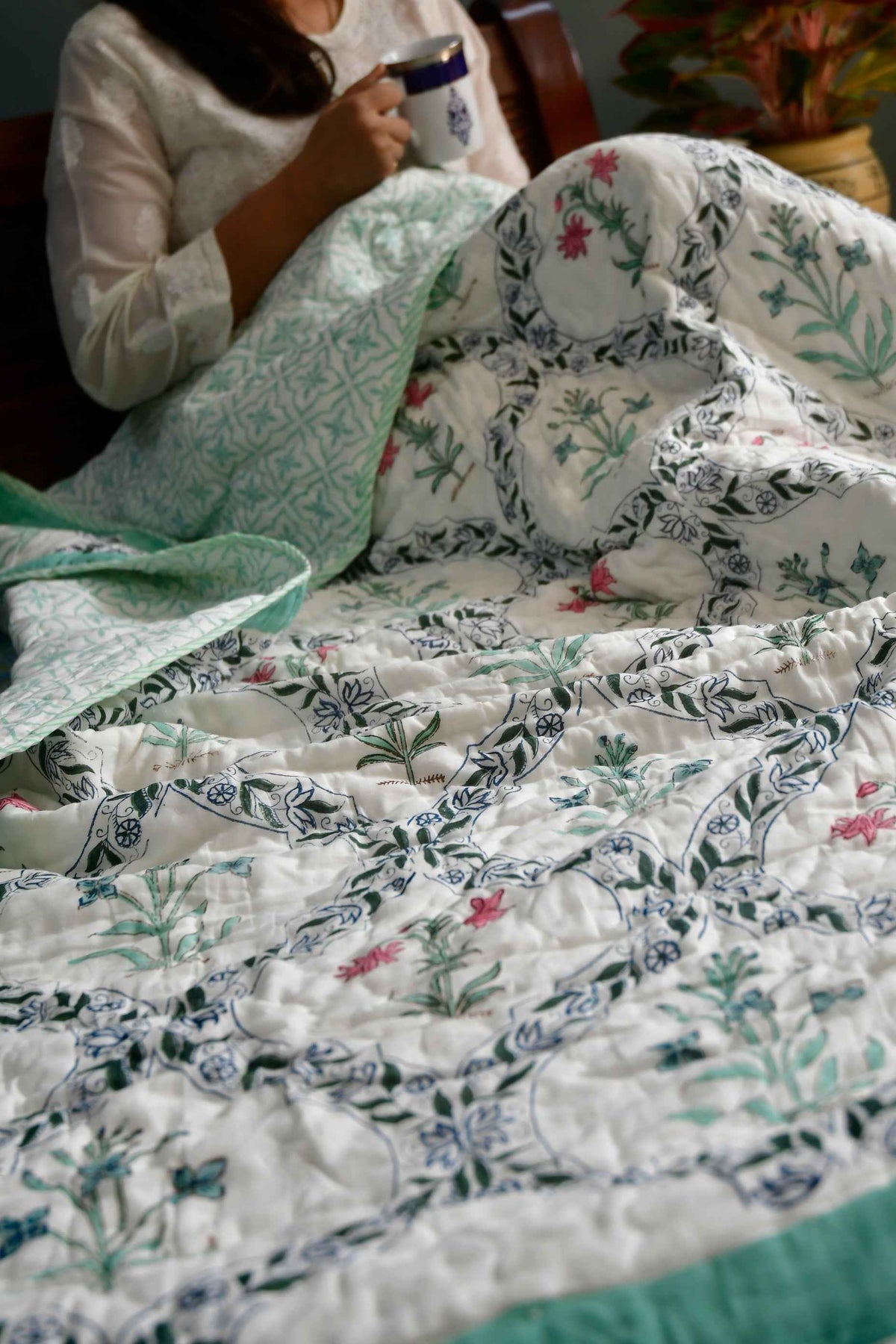 Sea Green Floral Jaal Quilt : Timeless Elegance
