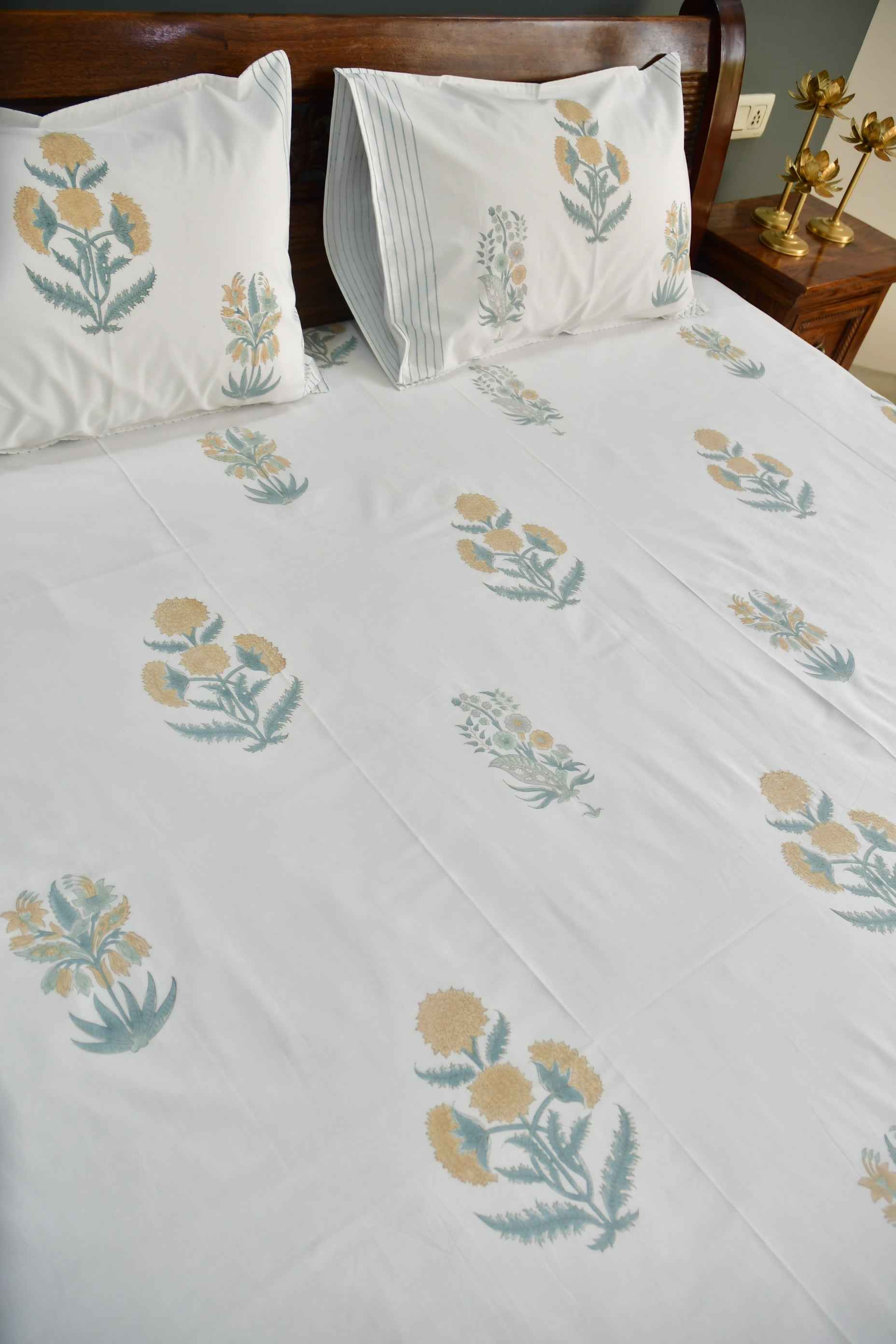 Peach Bliss Bedsheet: Soft Comfort & Style