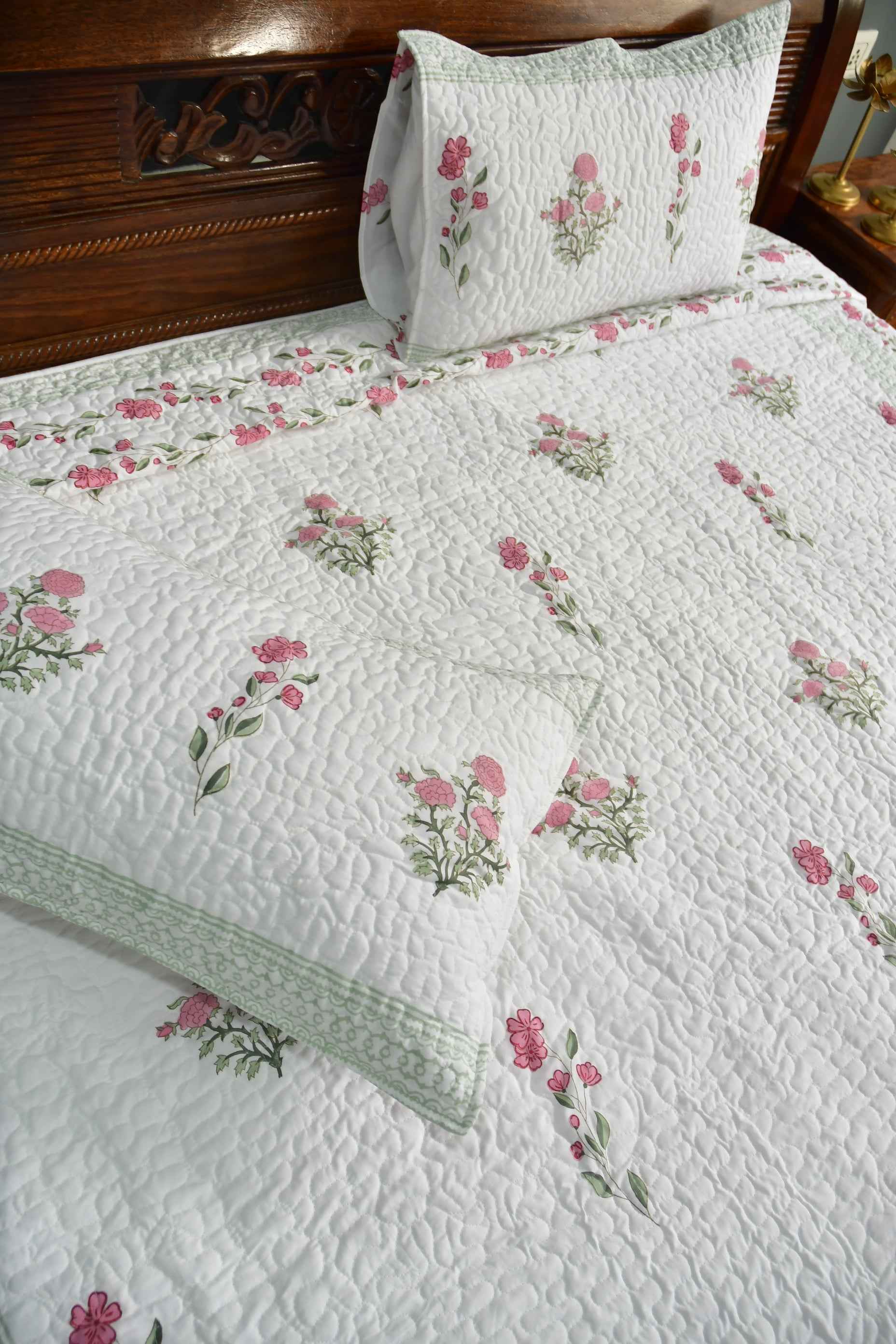 Pink Gulshan Quilted Bedcover : Stylish and Simple
