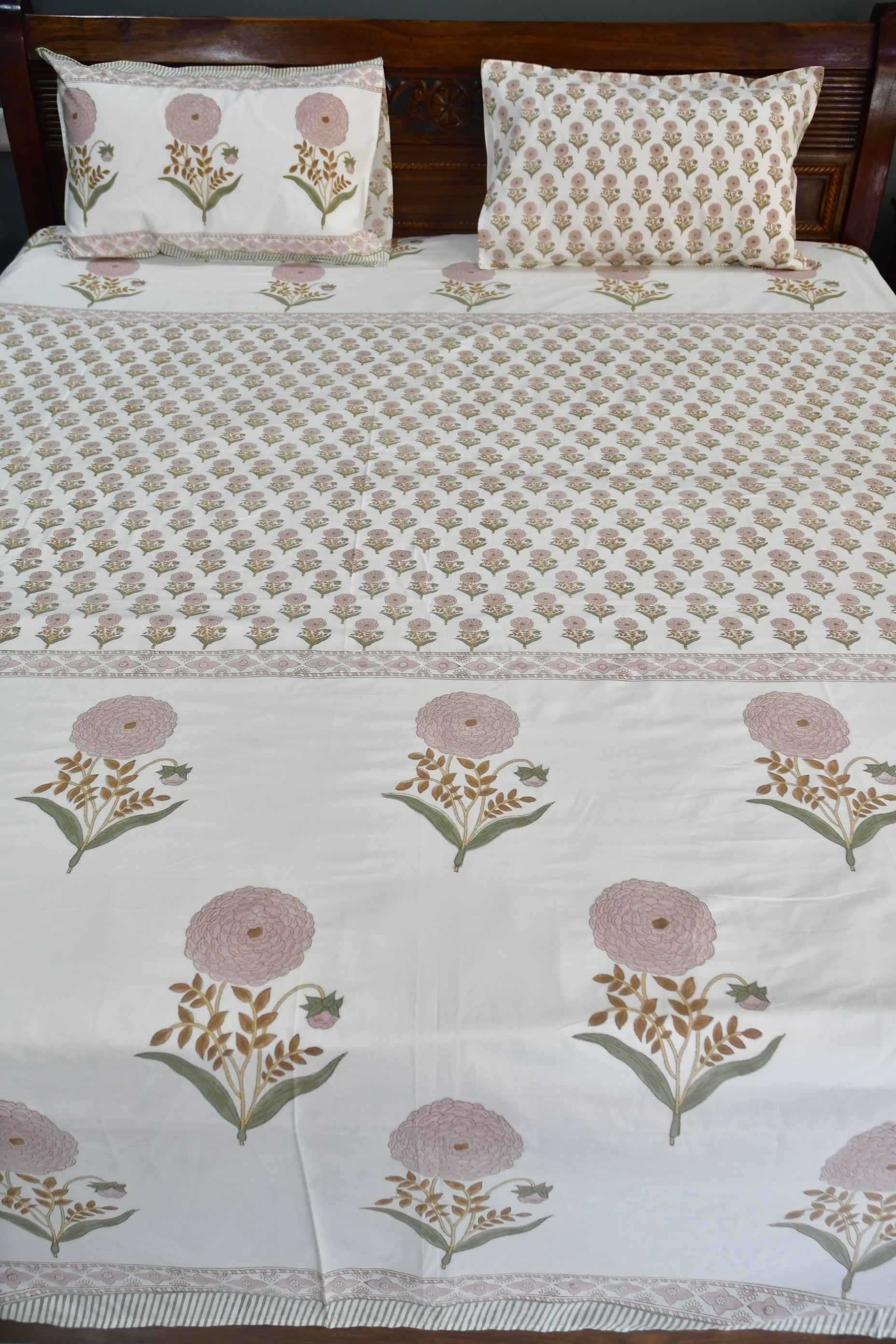 Pink Phool Bed Sheet: Floral Charm & Comfort