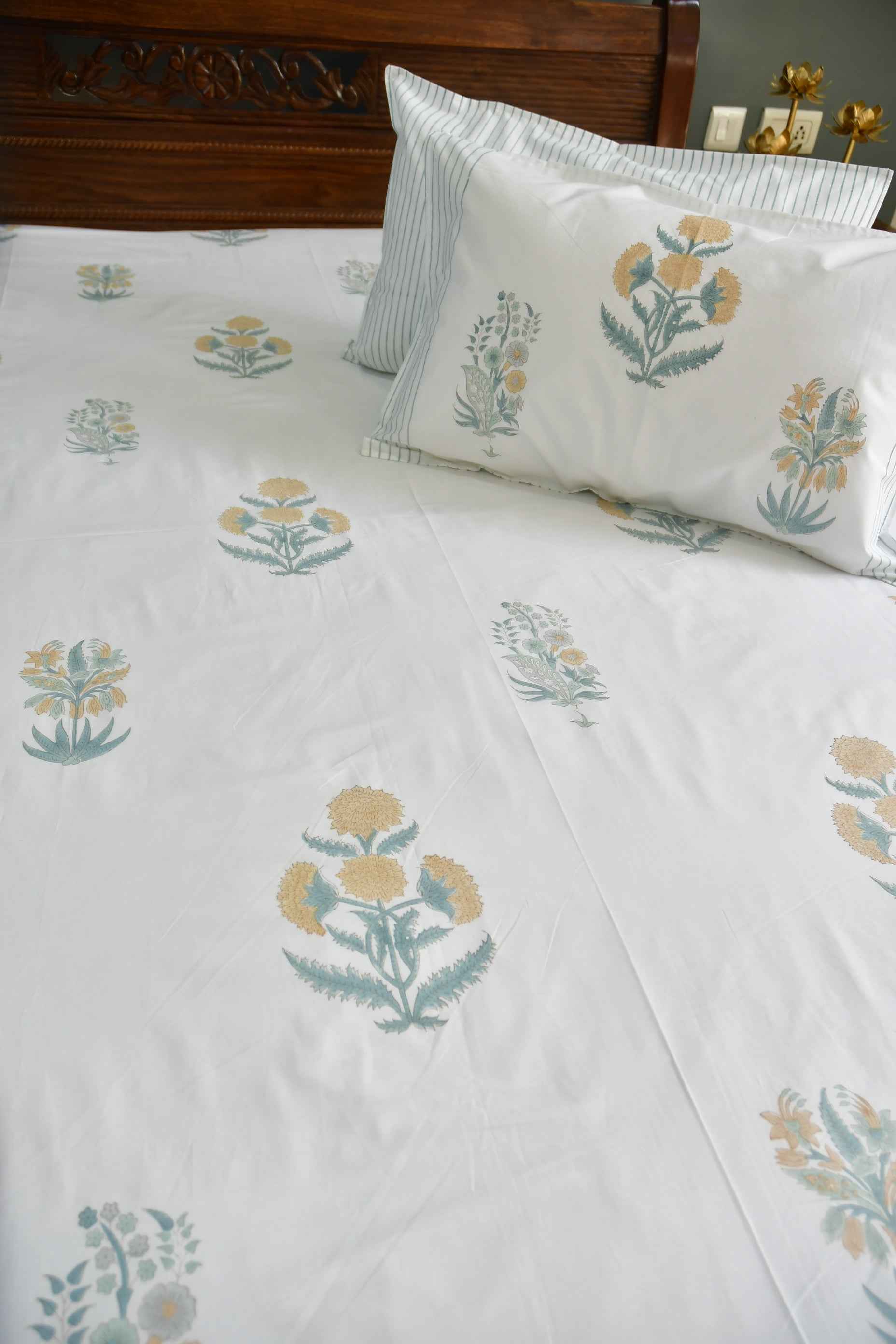 Peach Bliss Bedsheet: Soft Comfort & Style