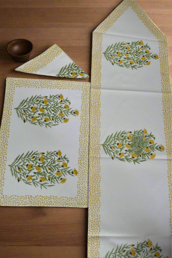 Pretty yellow mat set