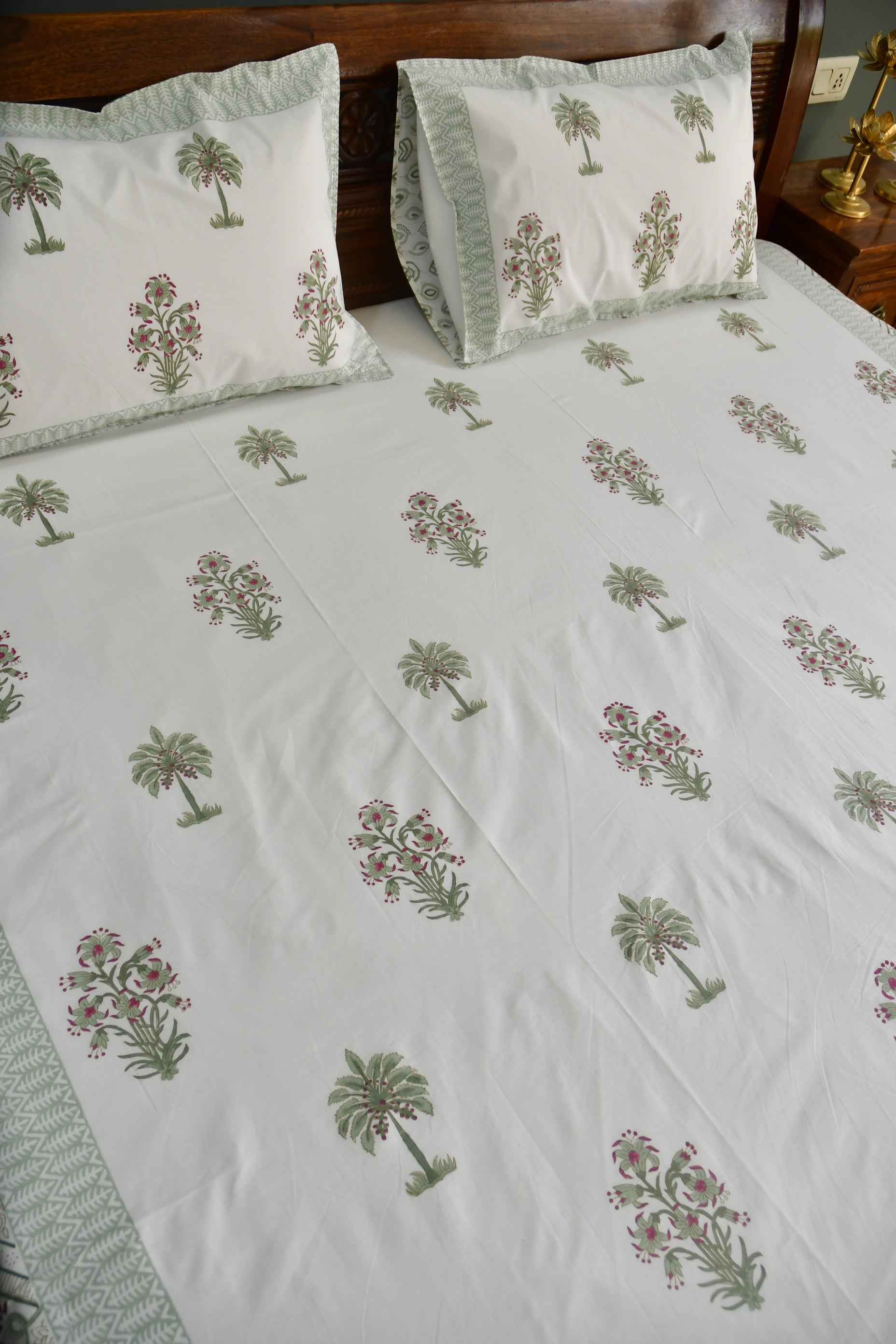 Palm Bliss Bedsheet, Soft Cotton, Tropical Vibes