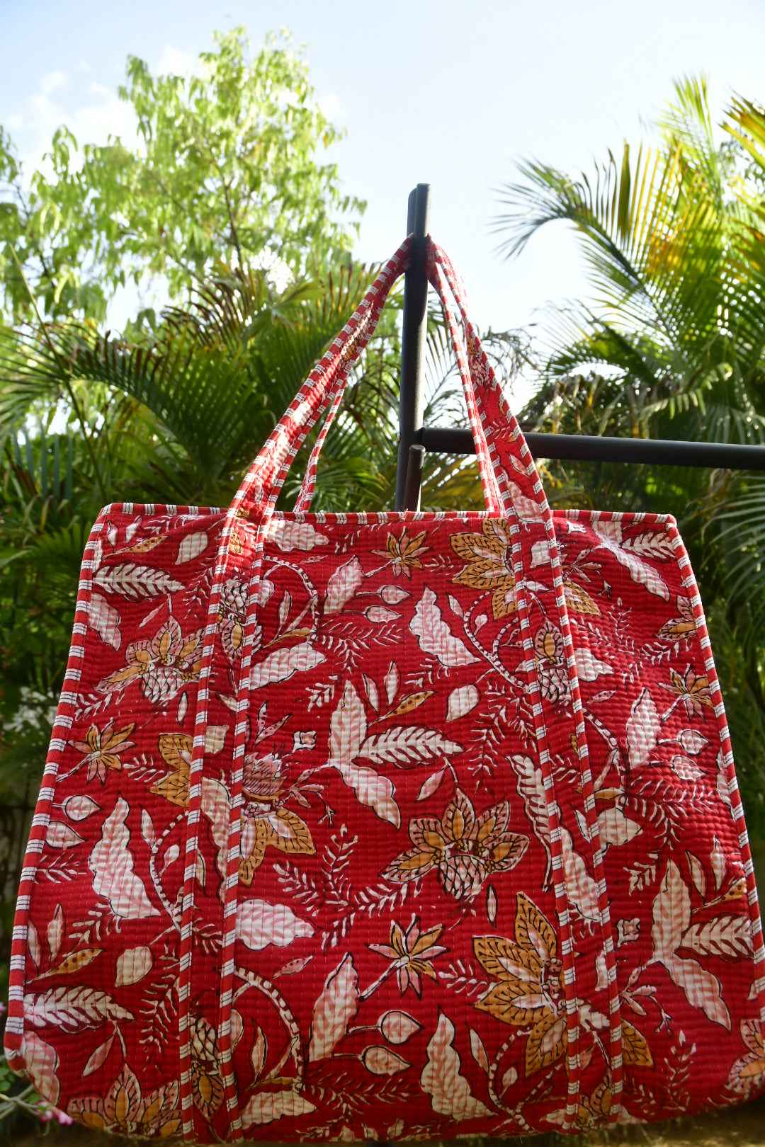 Lovely Red Zipper Tote Bag: Hand-Blocked Beauty