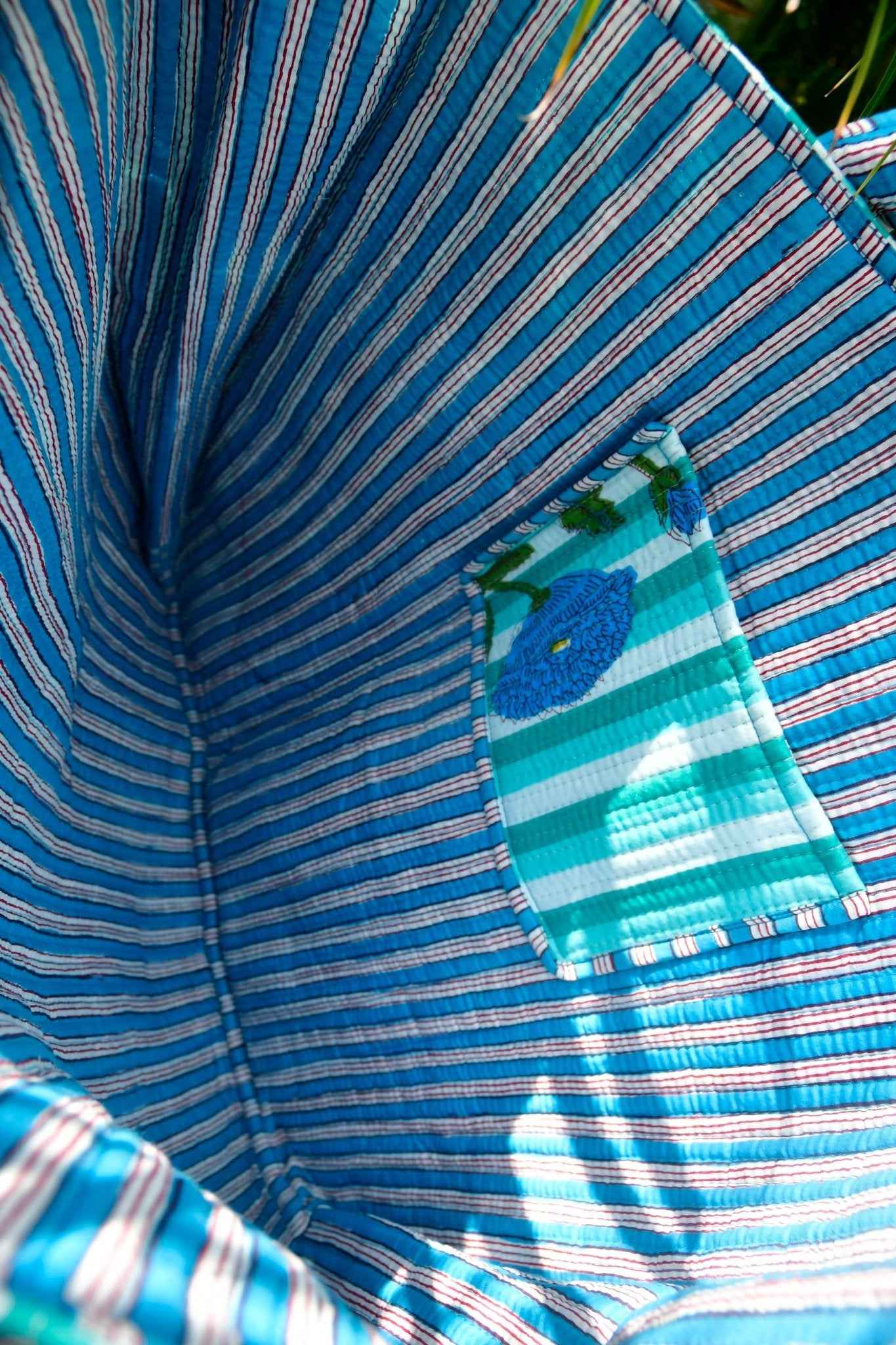 Blue Poppy Tote Bag Hand-Blocked : Big and trendy