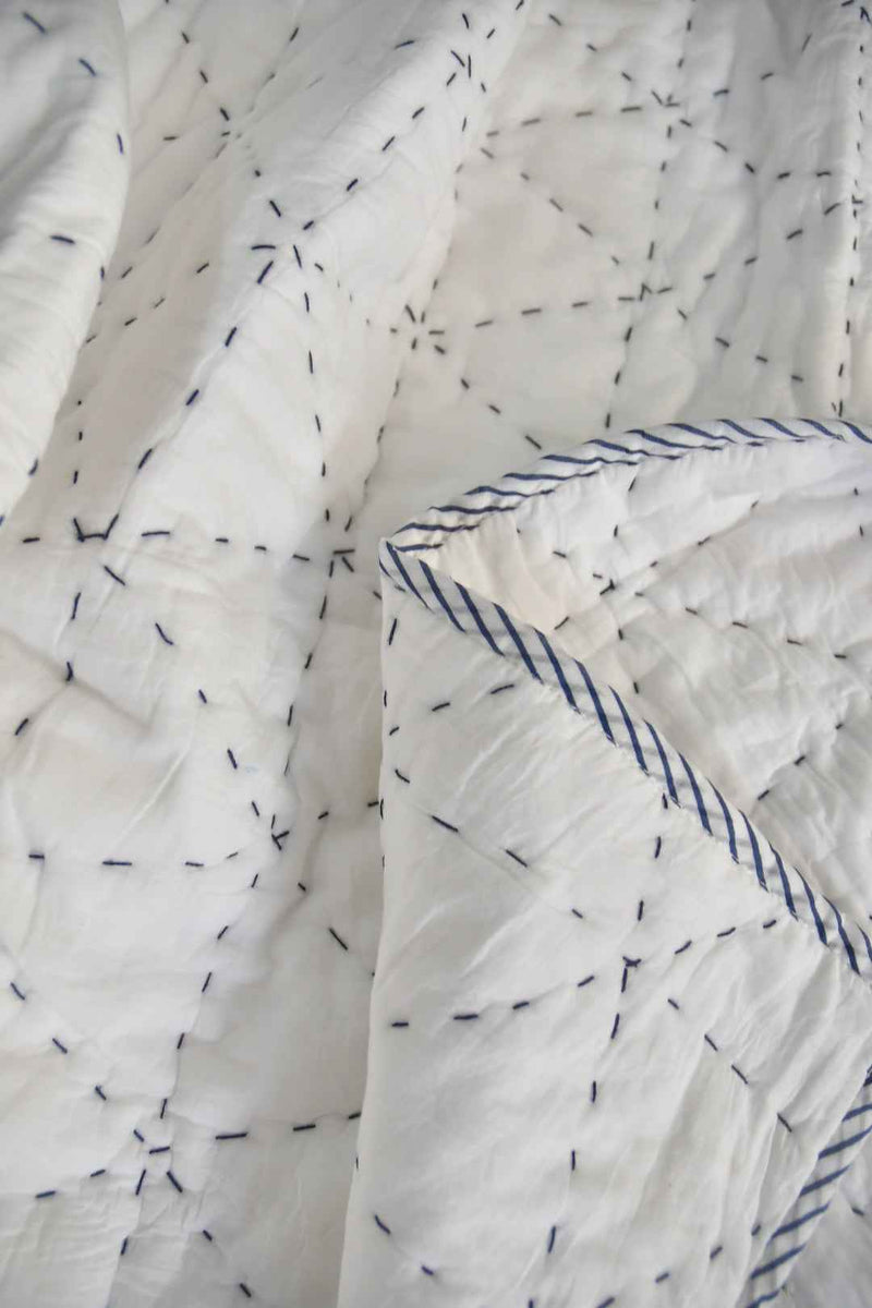 Snow White Kantha Stitch Jaipuri Cotton Quilt – Premium Mul Mul Rajai