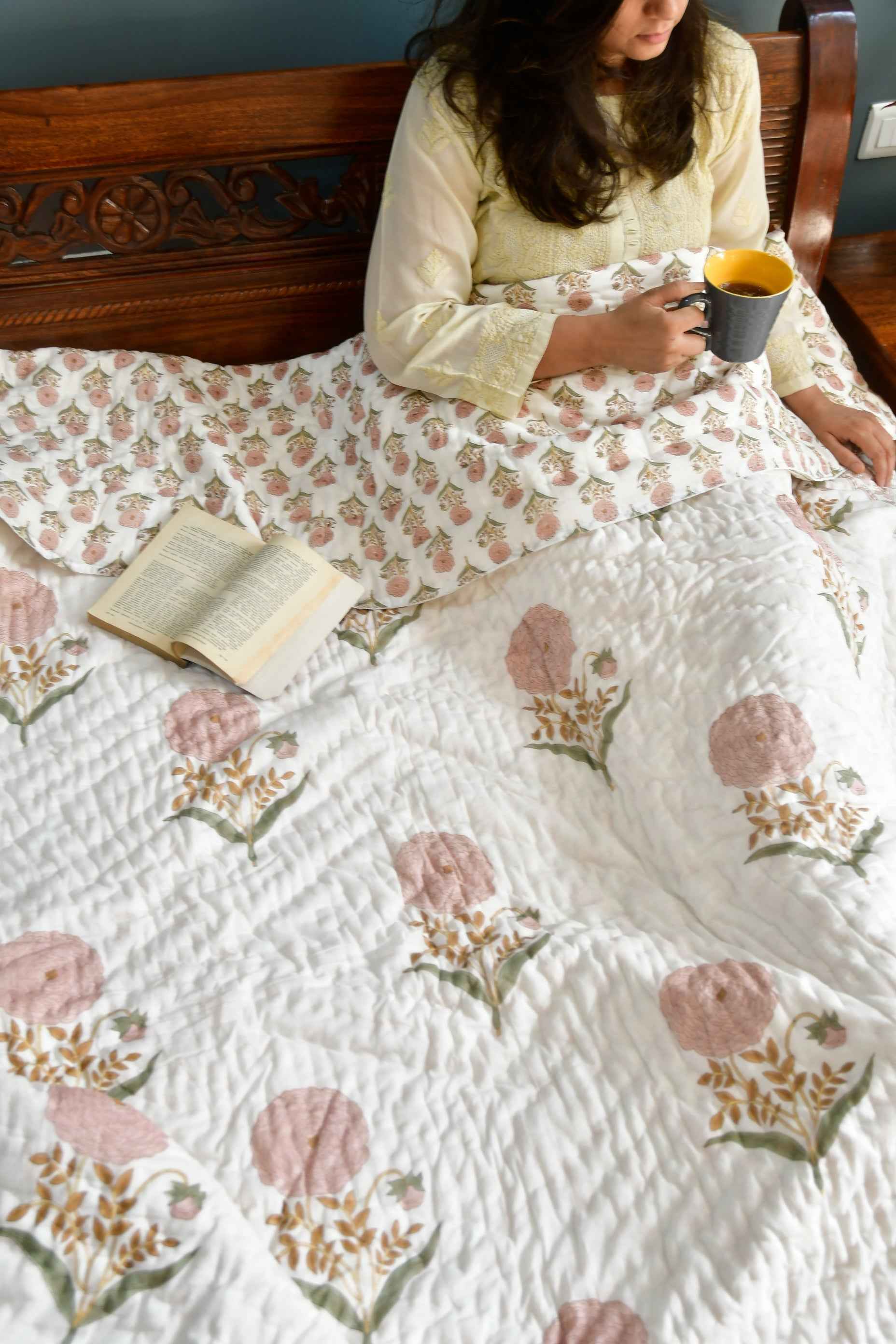 Pink Phool Quilt: Experience Floral Beauty & Cozy Comfort