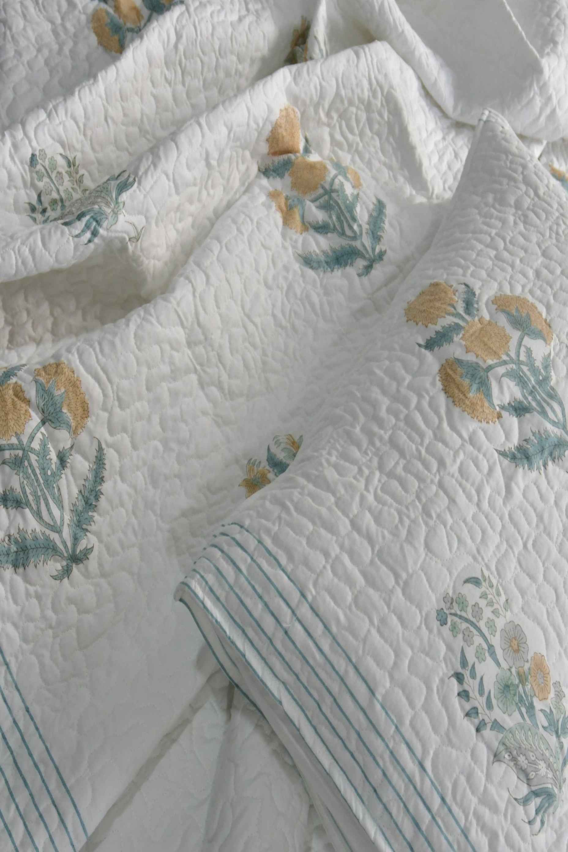 Yellow Poppy Quilted Bedcover : Simple & Modern