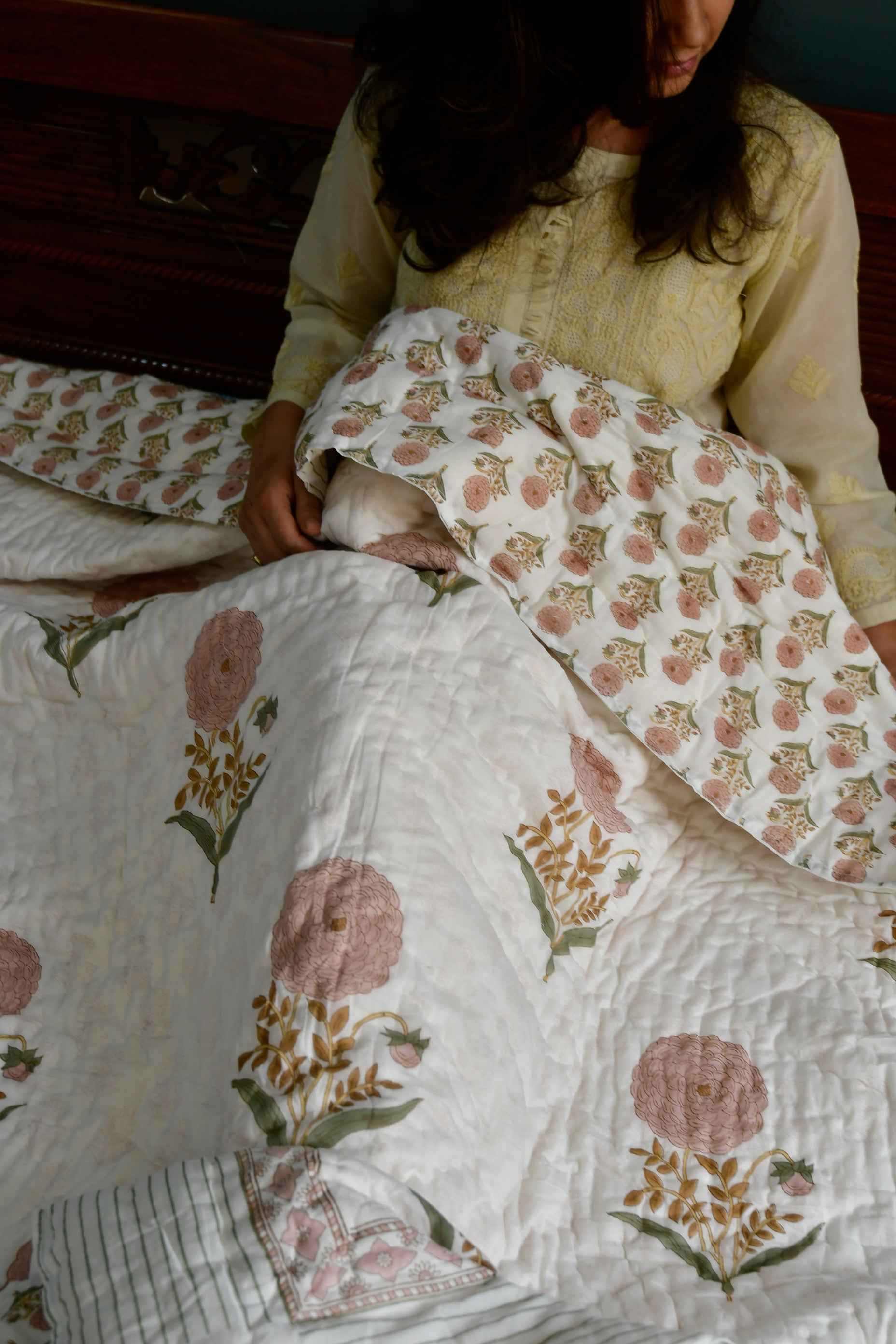 Pink Phool Quilt: Experience Floral Beauty & Cozy Comfort