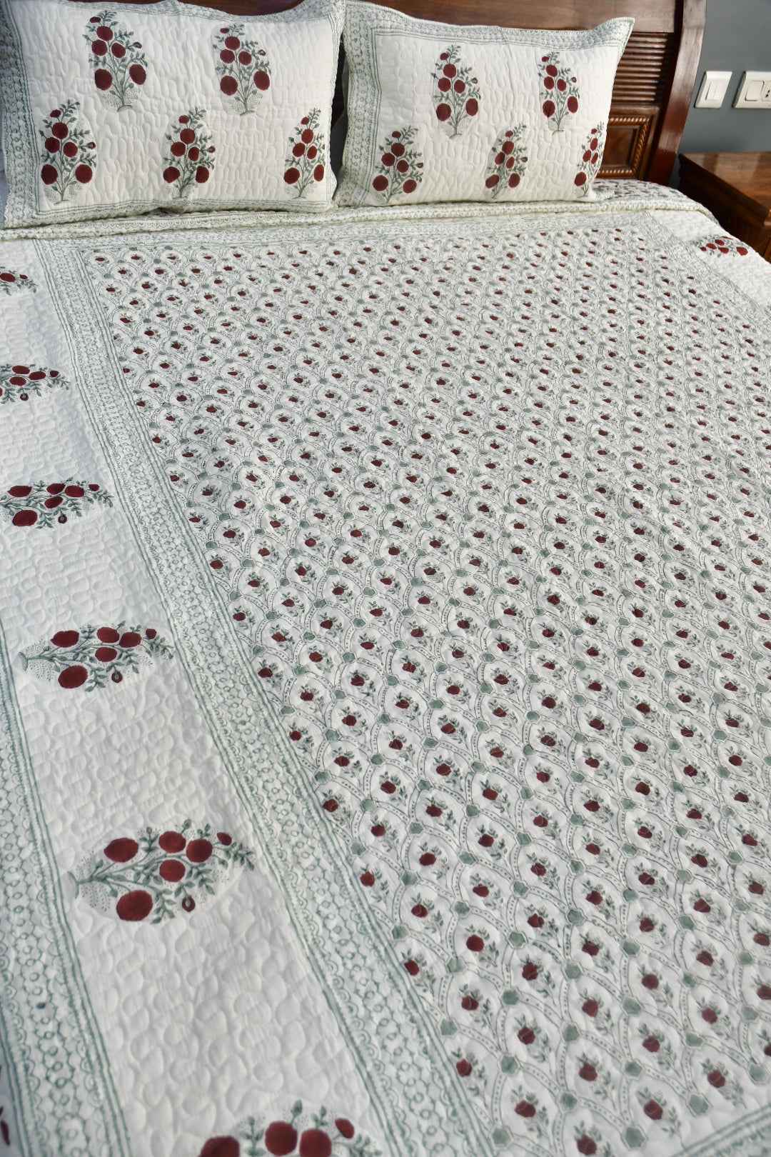 Red Flower Jaal Buta Quilted Bedcover | Premium luxury