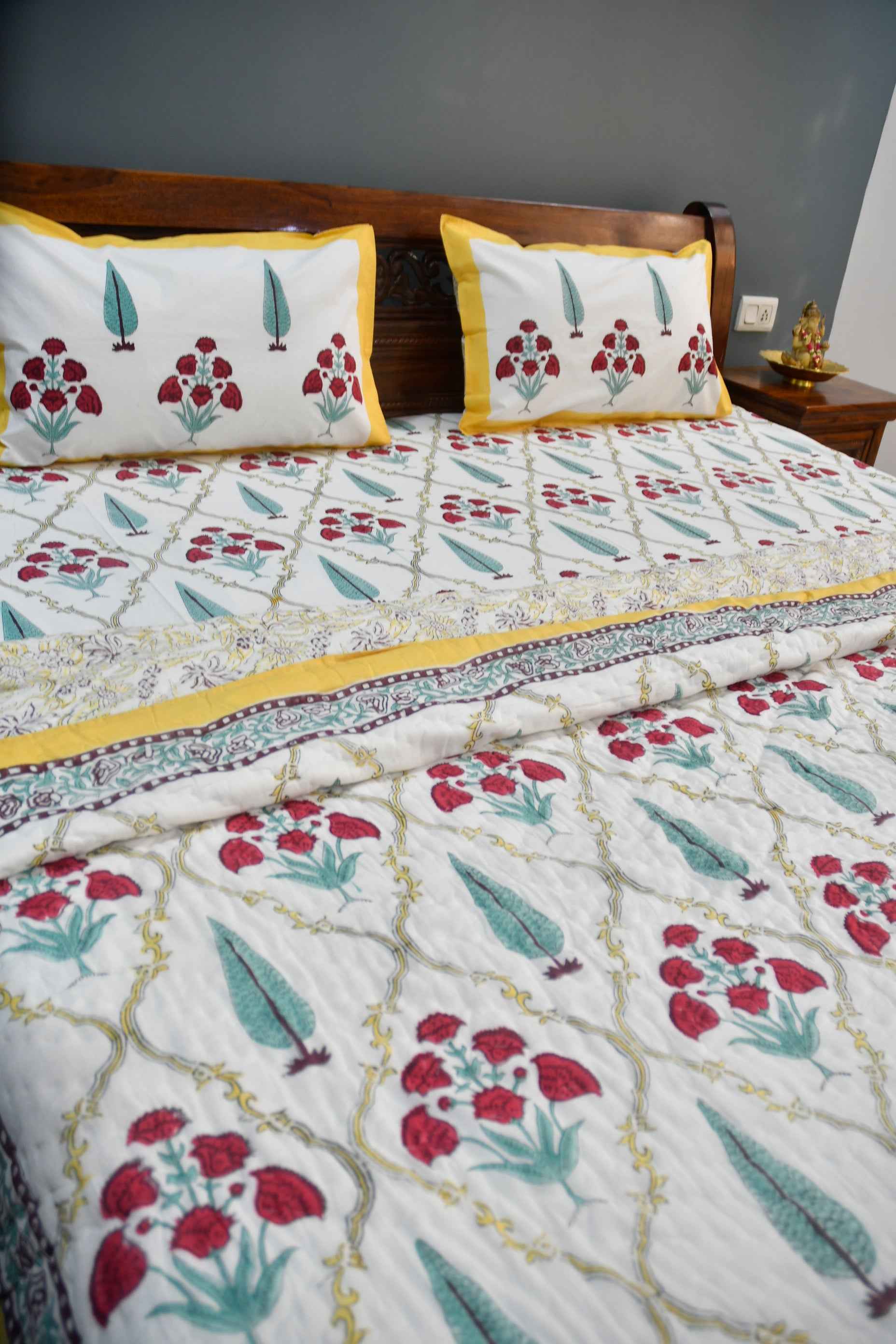 Khushnuma Quilt/Rajai: Jaipur Luxury, Cozy Warmth