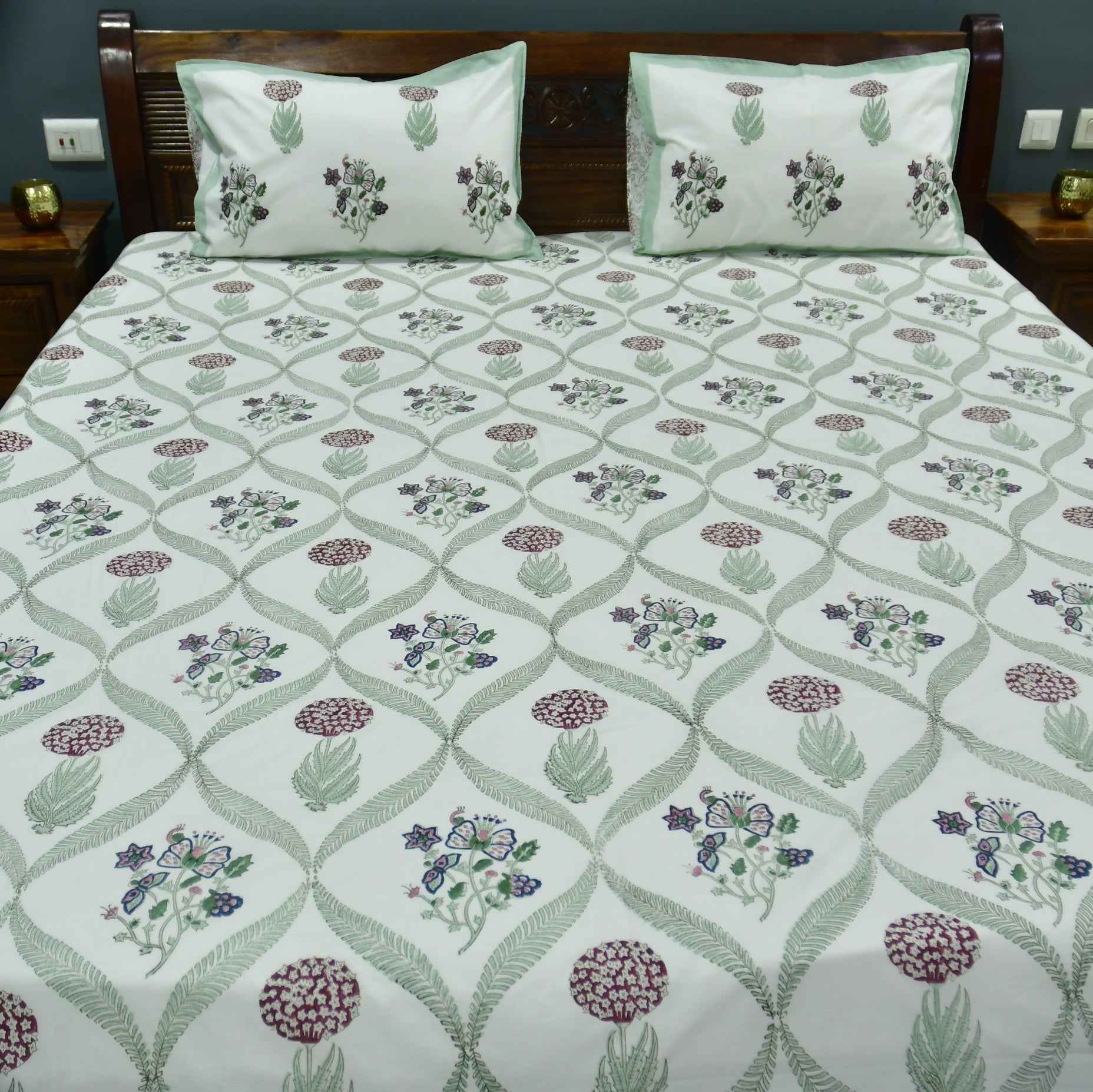 Butterfly and Floral Bedsheet - Luxurious Comfort