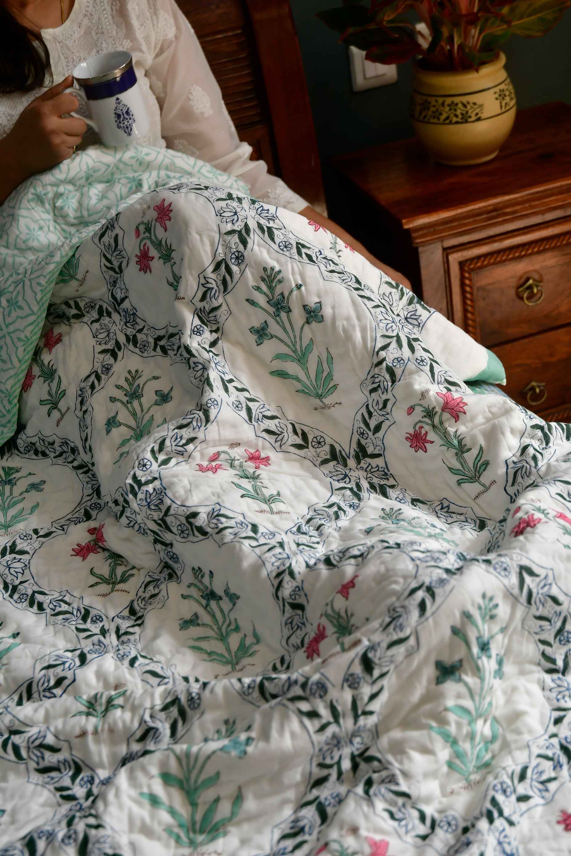 Sea Green Floral Jaal Quilt : Timeless Elegance