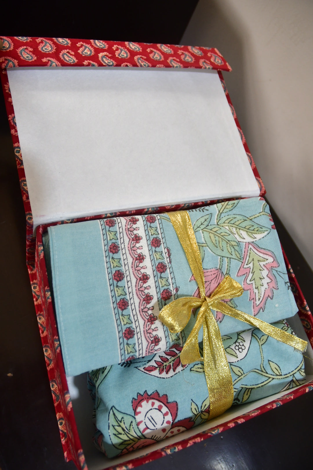 Blue Floral Cotton Bedsheet Gift Hamper | Jaipur Bedsheet Gift Set